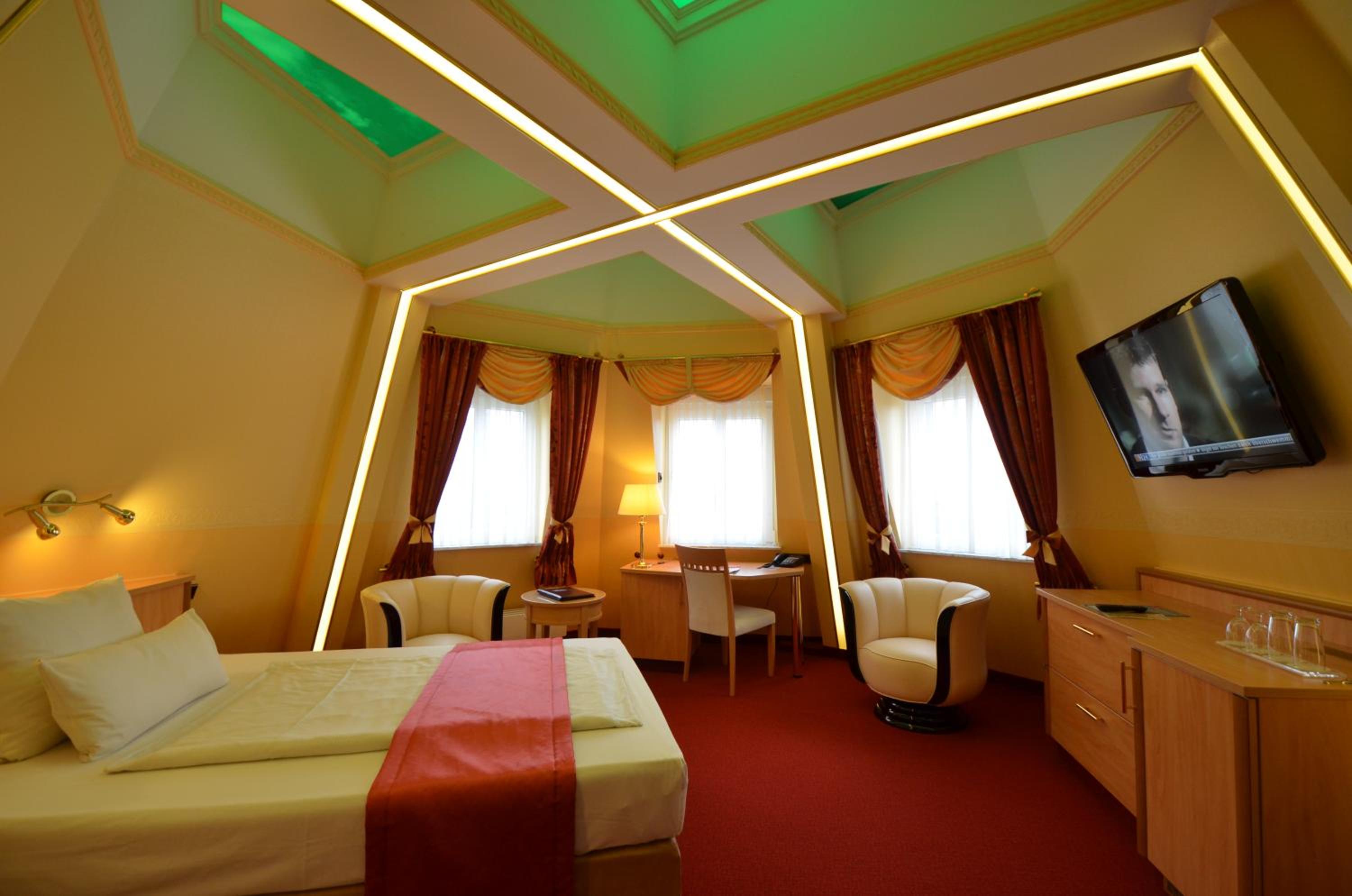 Queen Room with Spa Bath