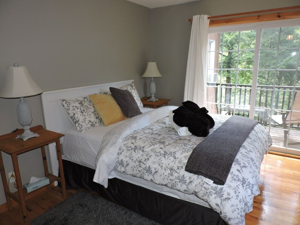 Suite, 1 Queen Bed, Jetted Tub, River View