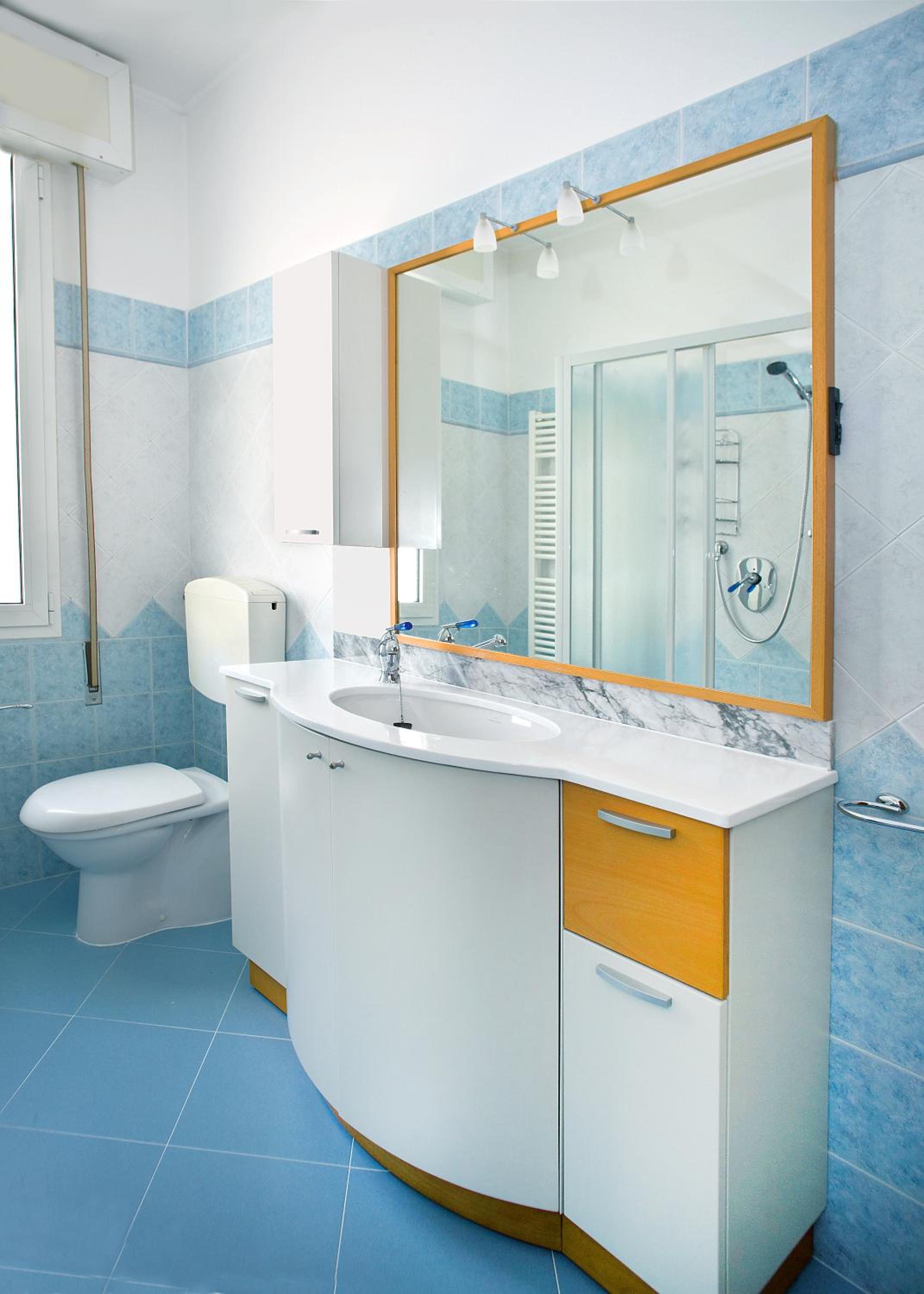 One-Bedroom Apartment - Yellow