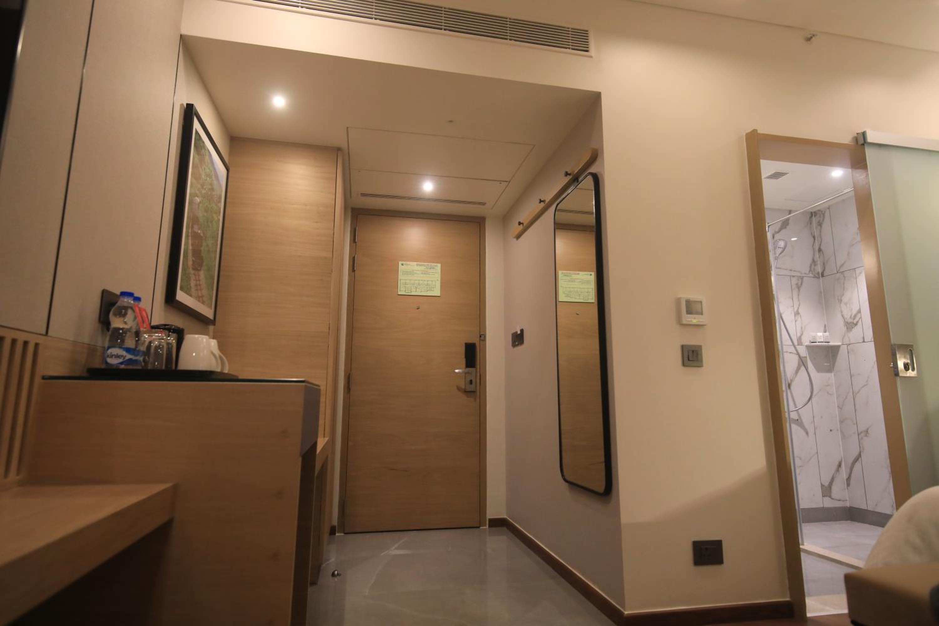 Deluxe Queen Room - Non-Smoking
