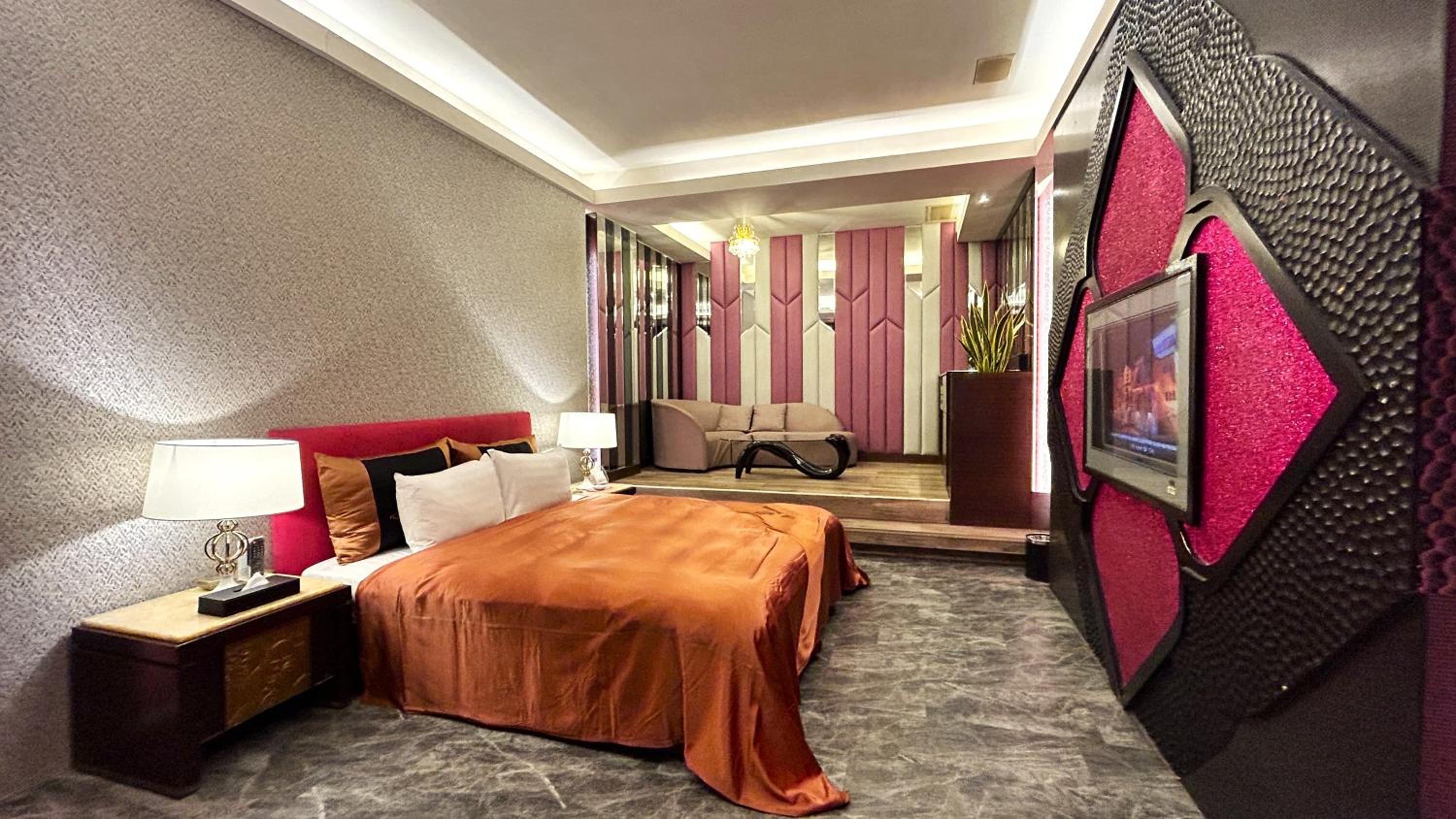 Deluxe Room (Check-in after 20:00)