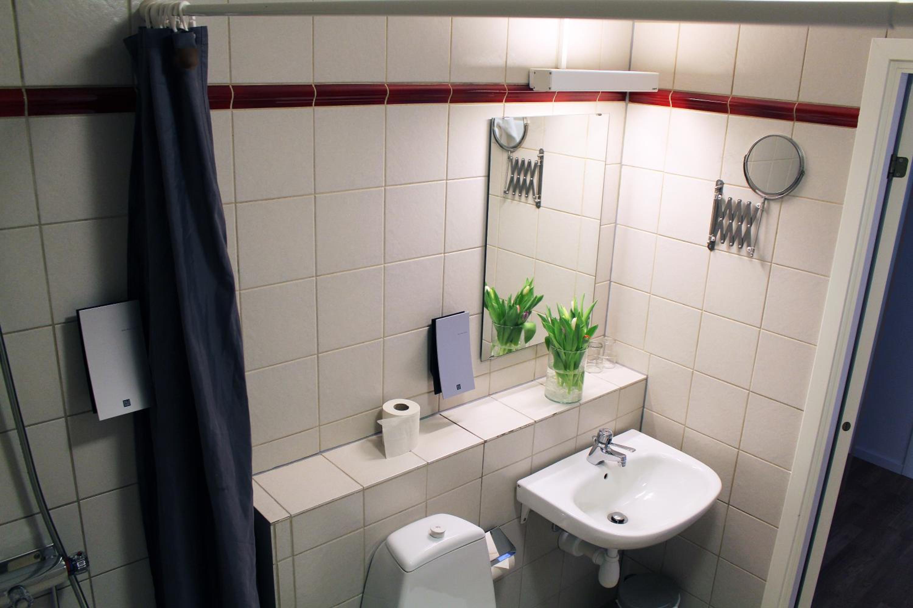 Family Room (2 Adults + 2 Children)