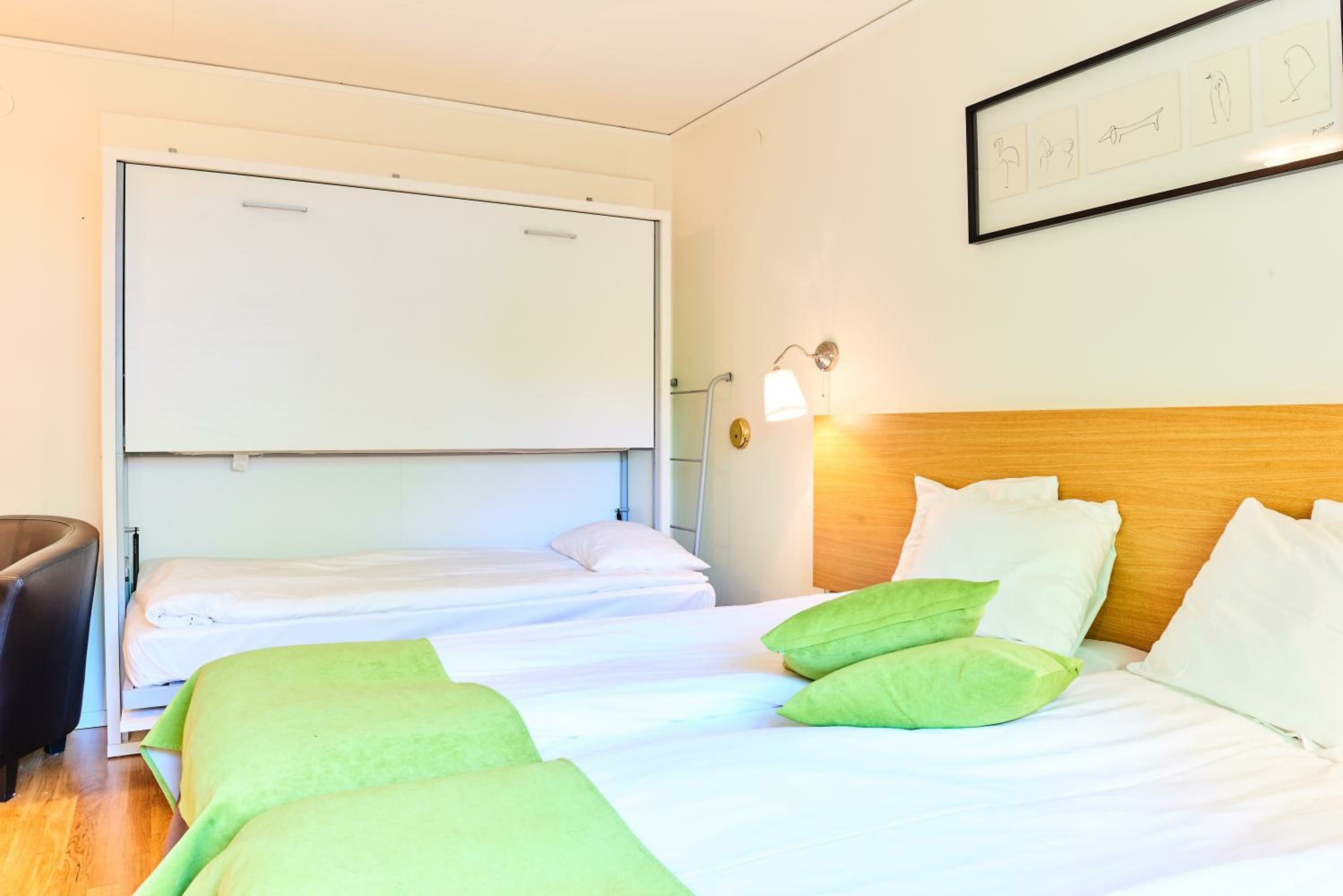 Family Room (2 Adults + 2 Children)