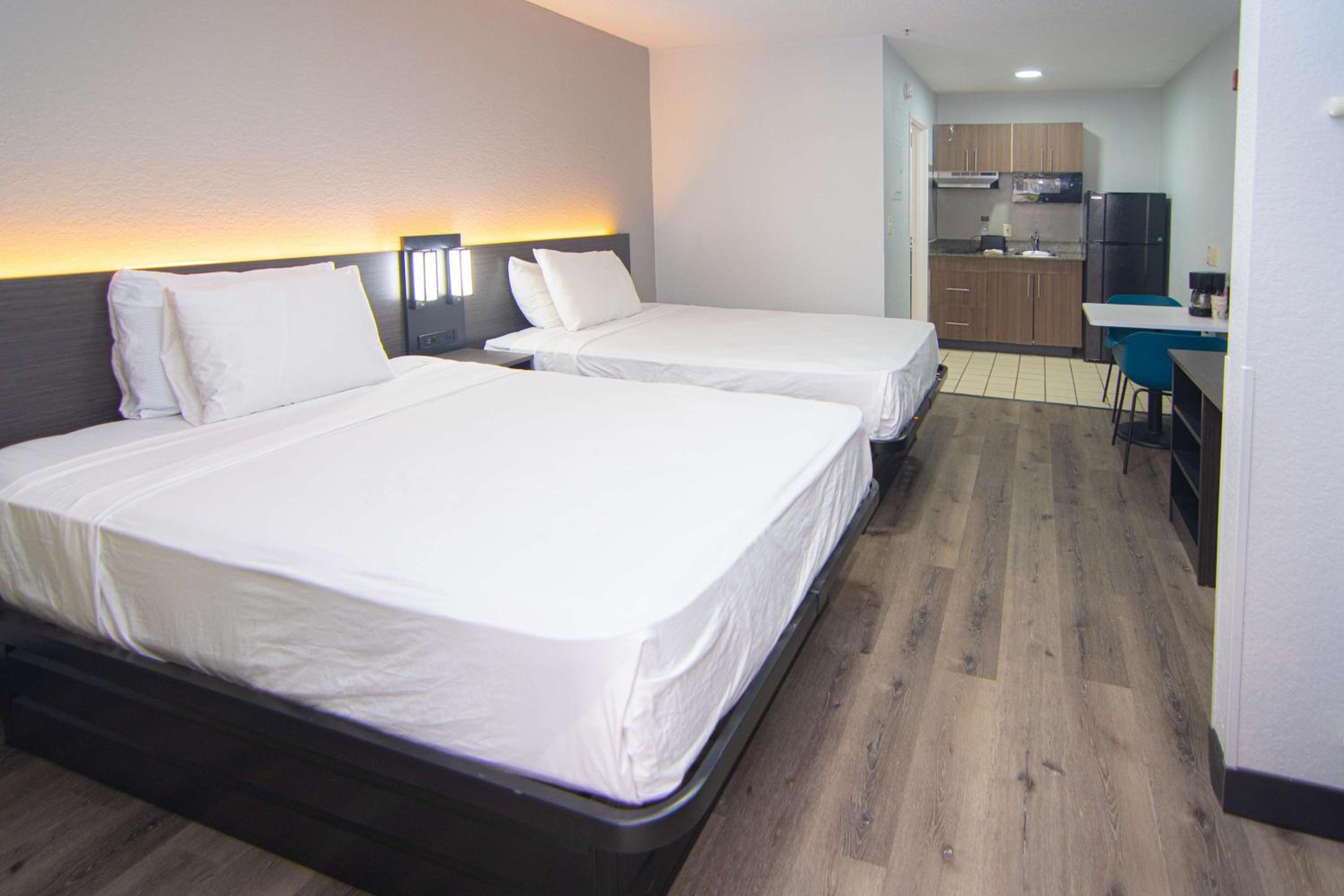 Queen Room with Two Queen Beds - Disability Access - Non-Smoking