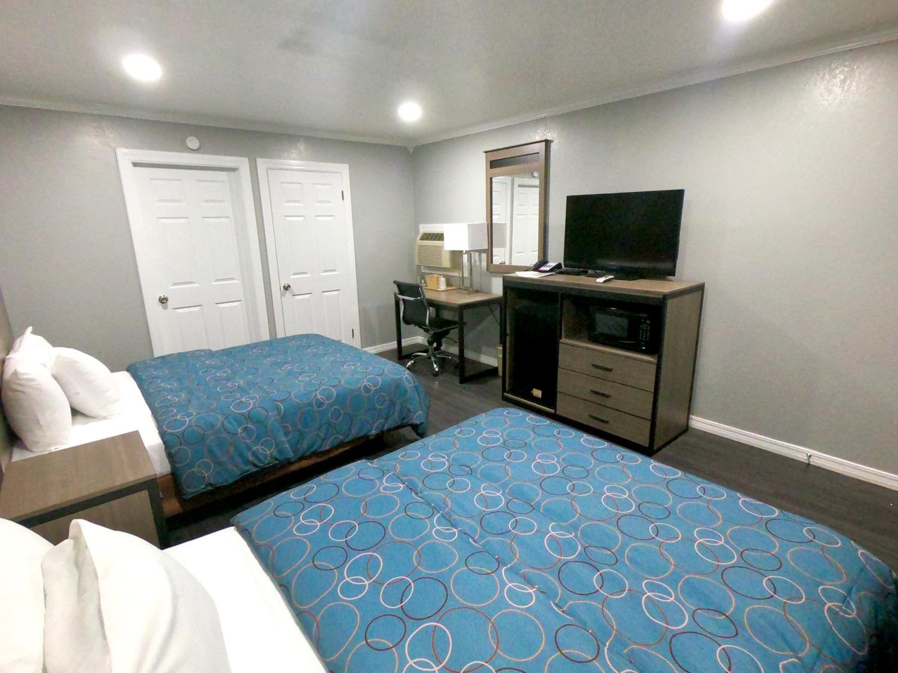 Deluxe Queen Room with Two Queen Beds