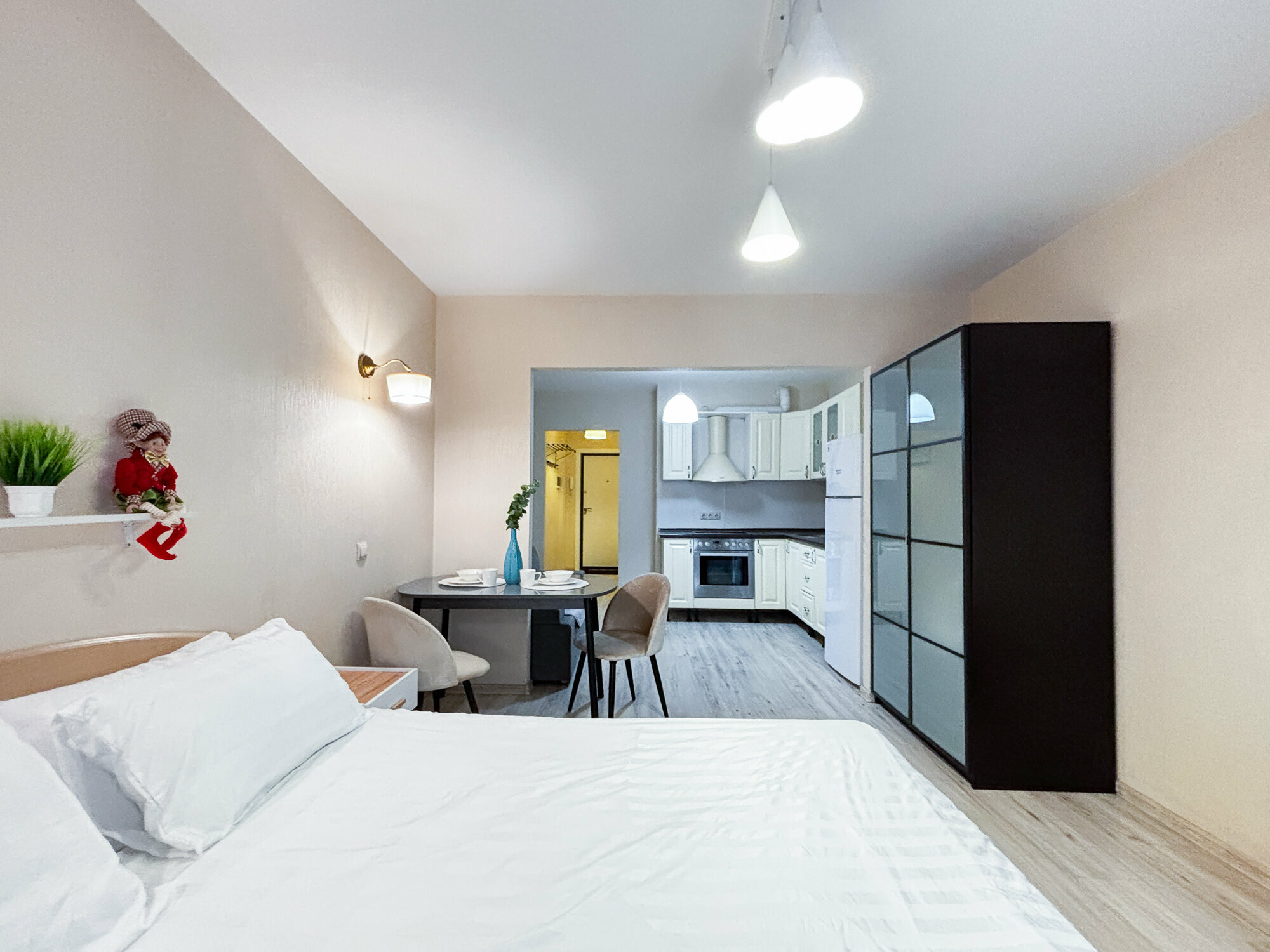 Номер-студия с кроватью размера "king-size" и диван-кроватью