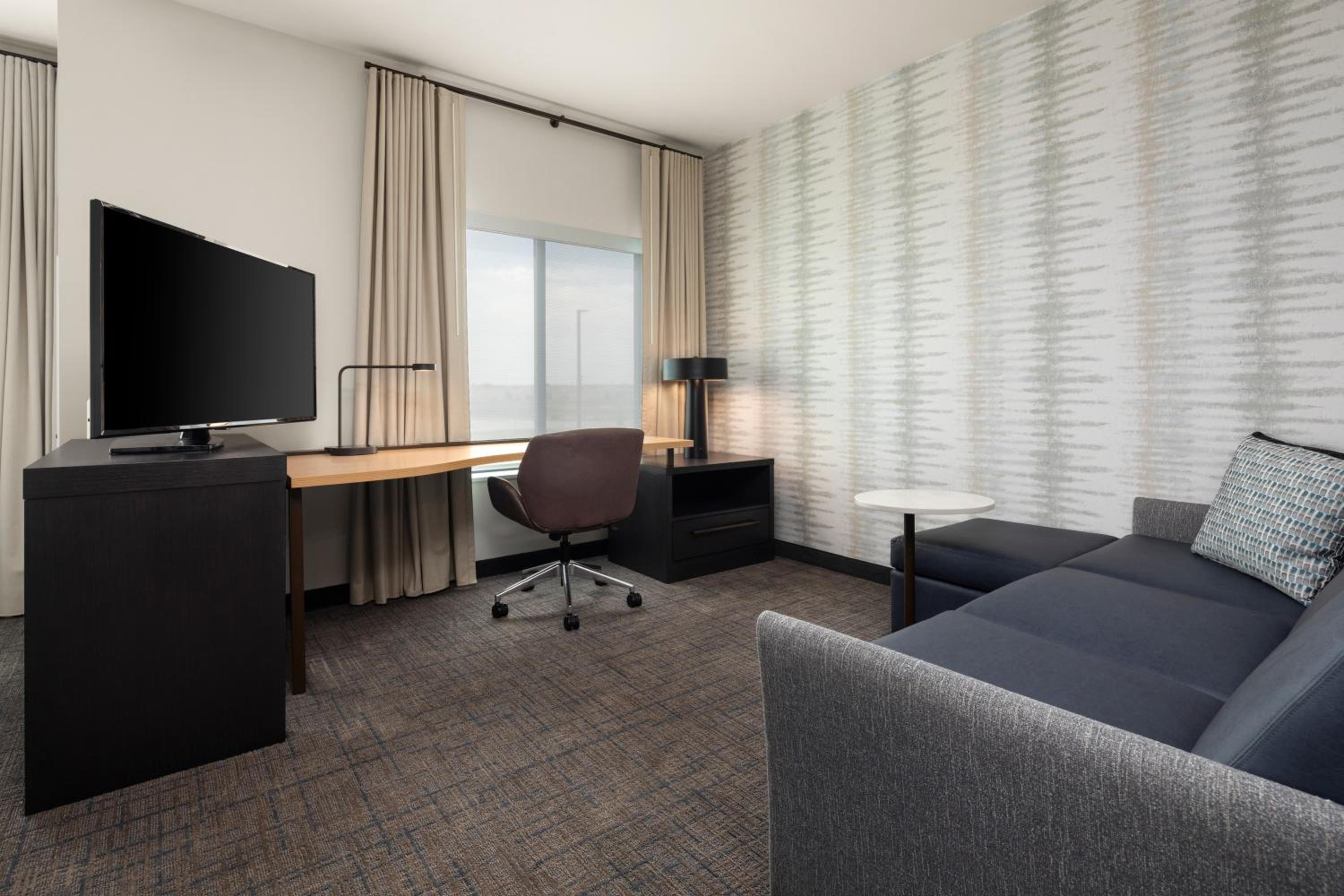 King Studio with Sofa Bed and Roll-in Shower - Mobility Accessible