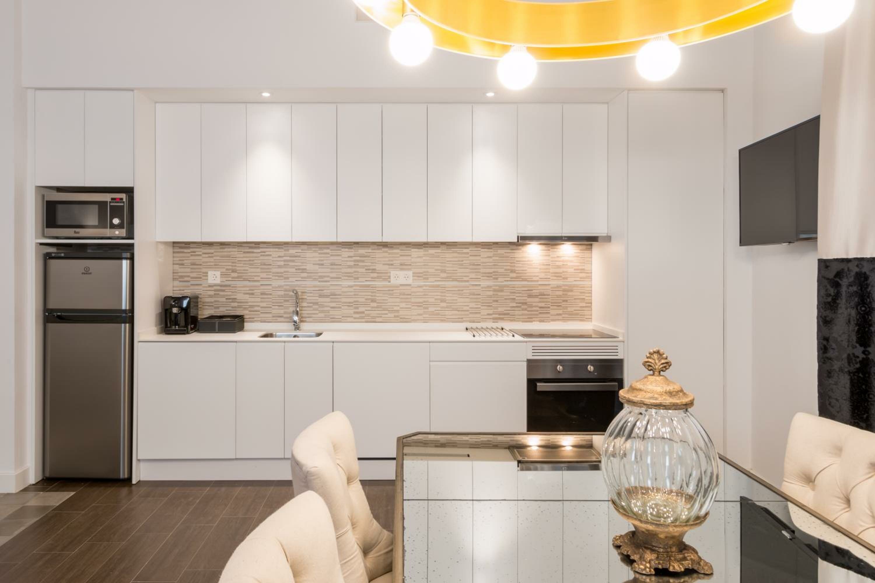 Superior One-Bedroom  Apartment with Alhambra view