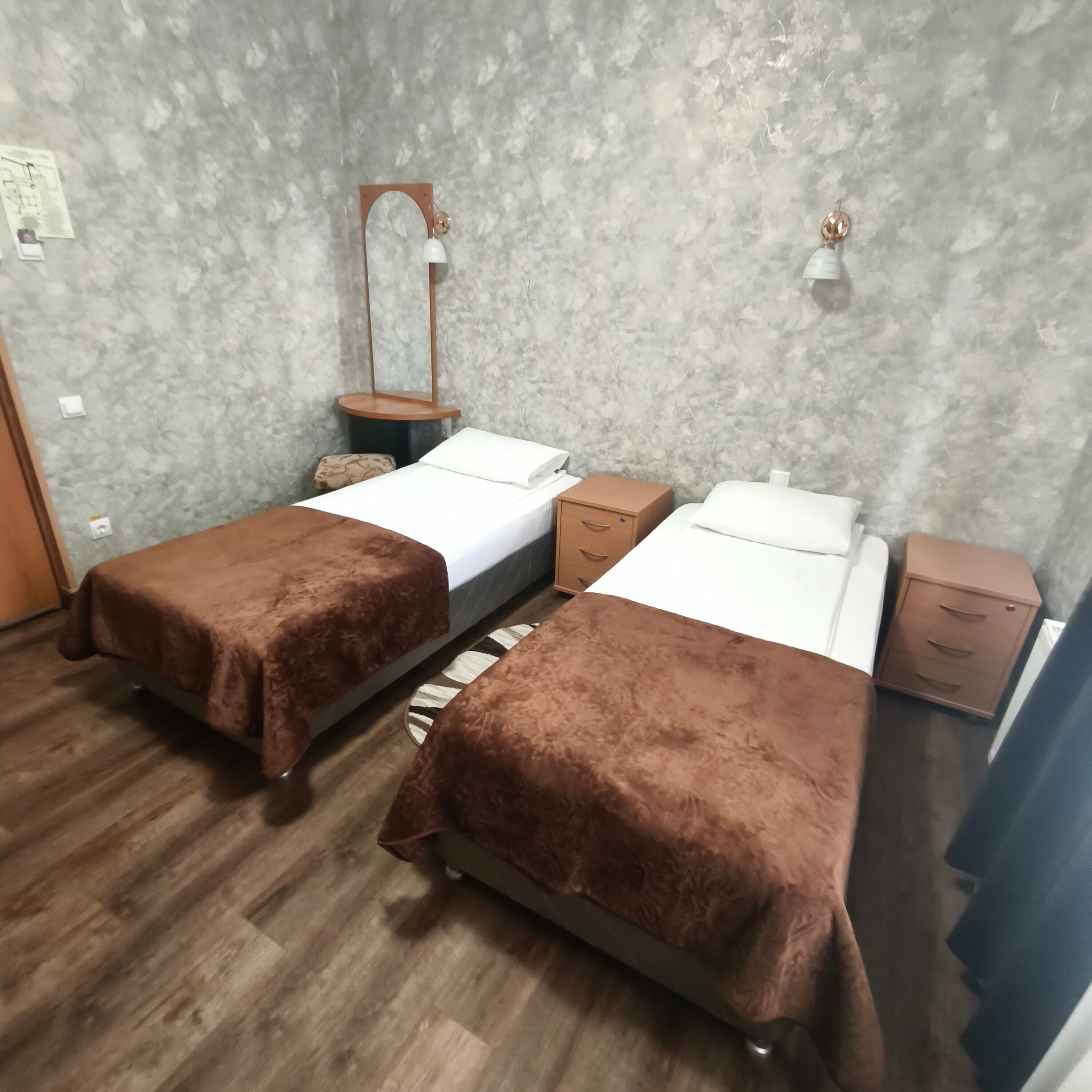 Двухместный номер категории "СТД" с двумя раздельными кроватями.