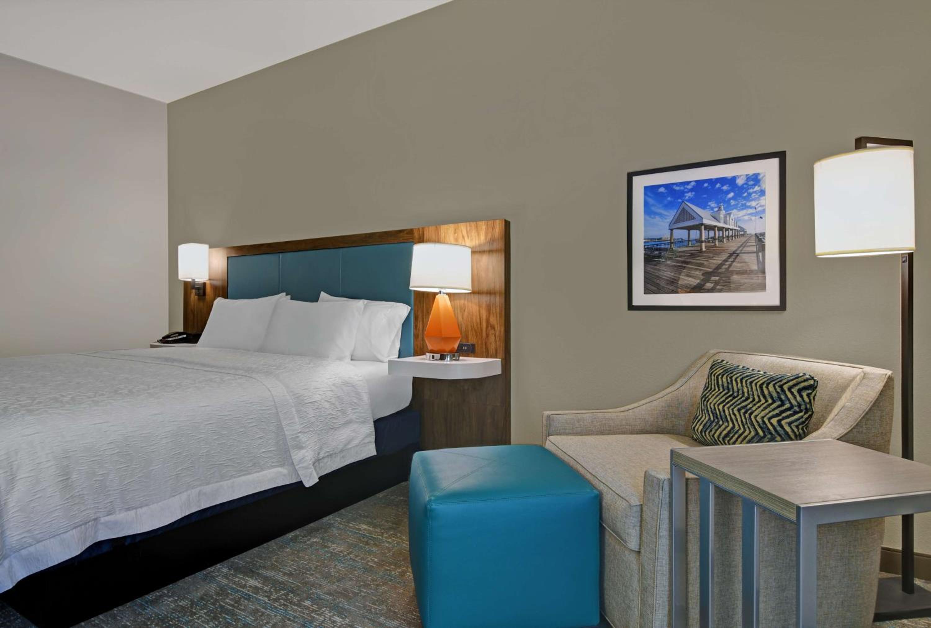 King Room with King Bed - Non-Smoking