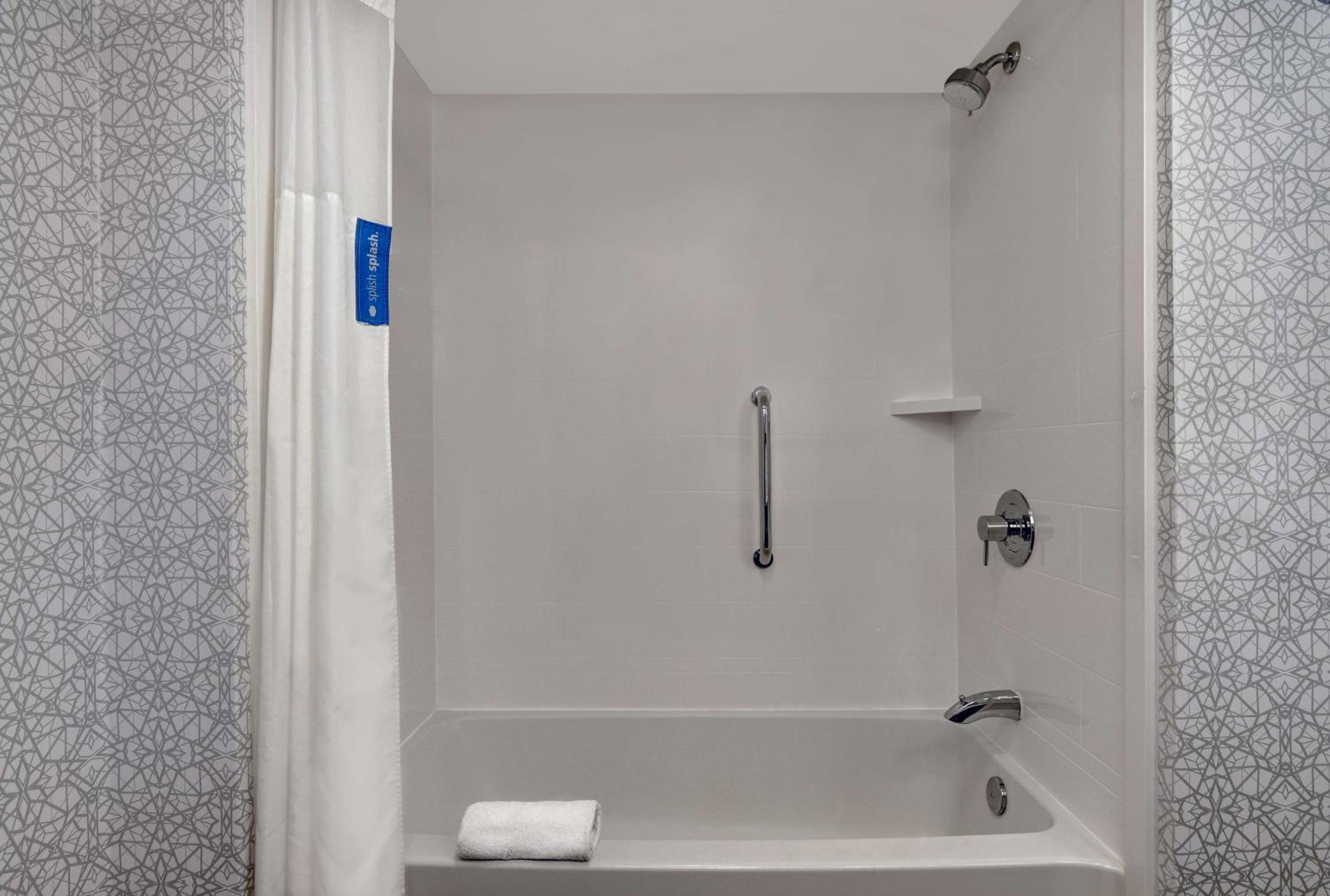 King Room with Sofa Bed and Study - Non-Smoking