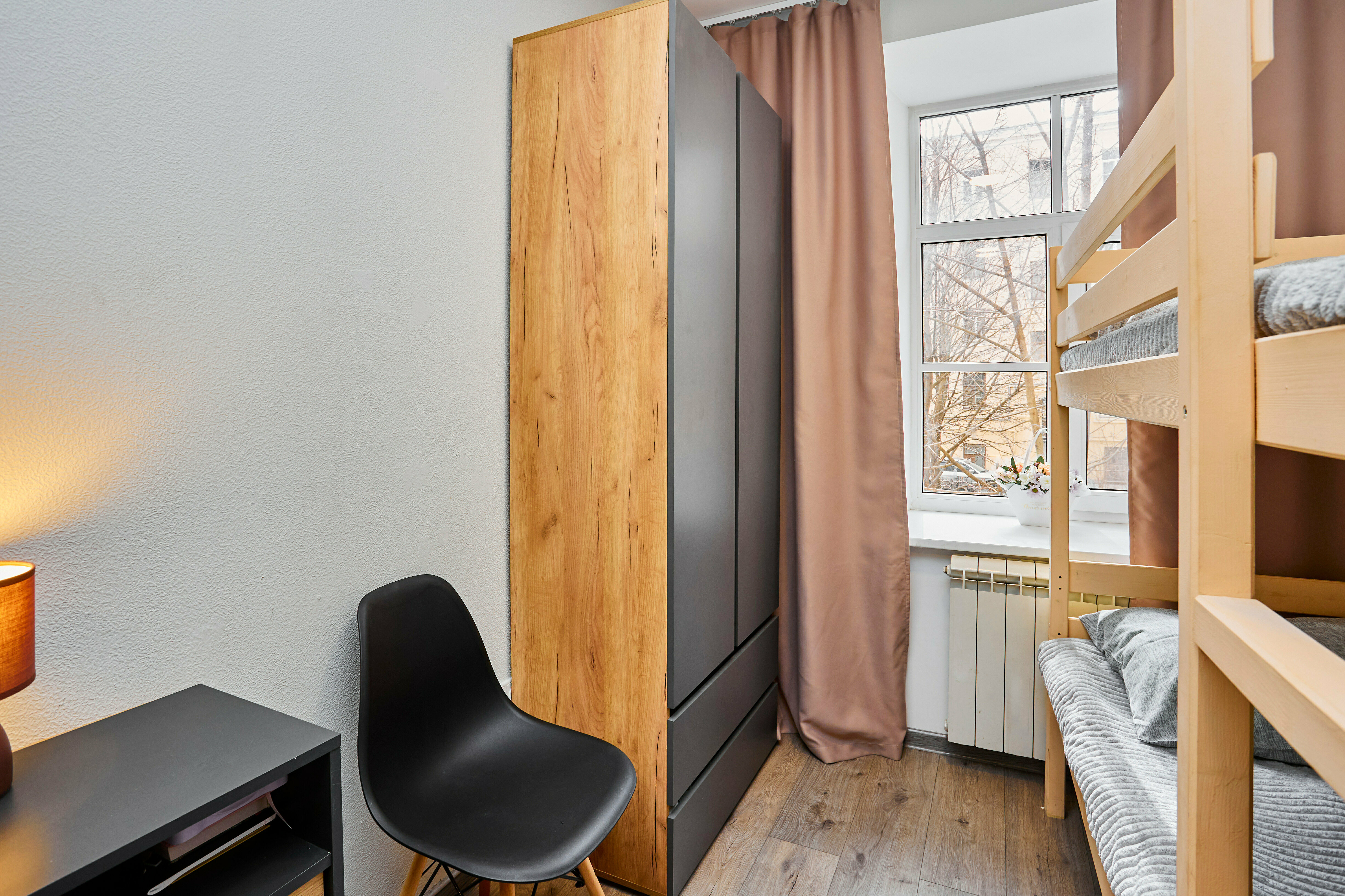 Кровать в общем номере для мужчин