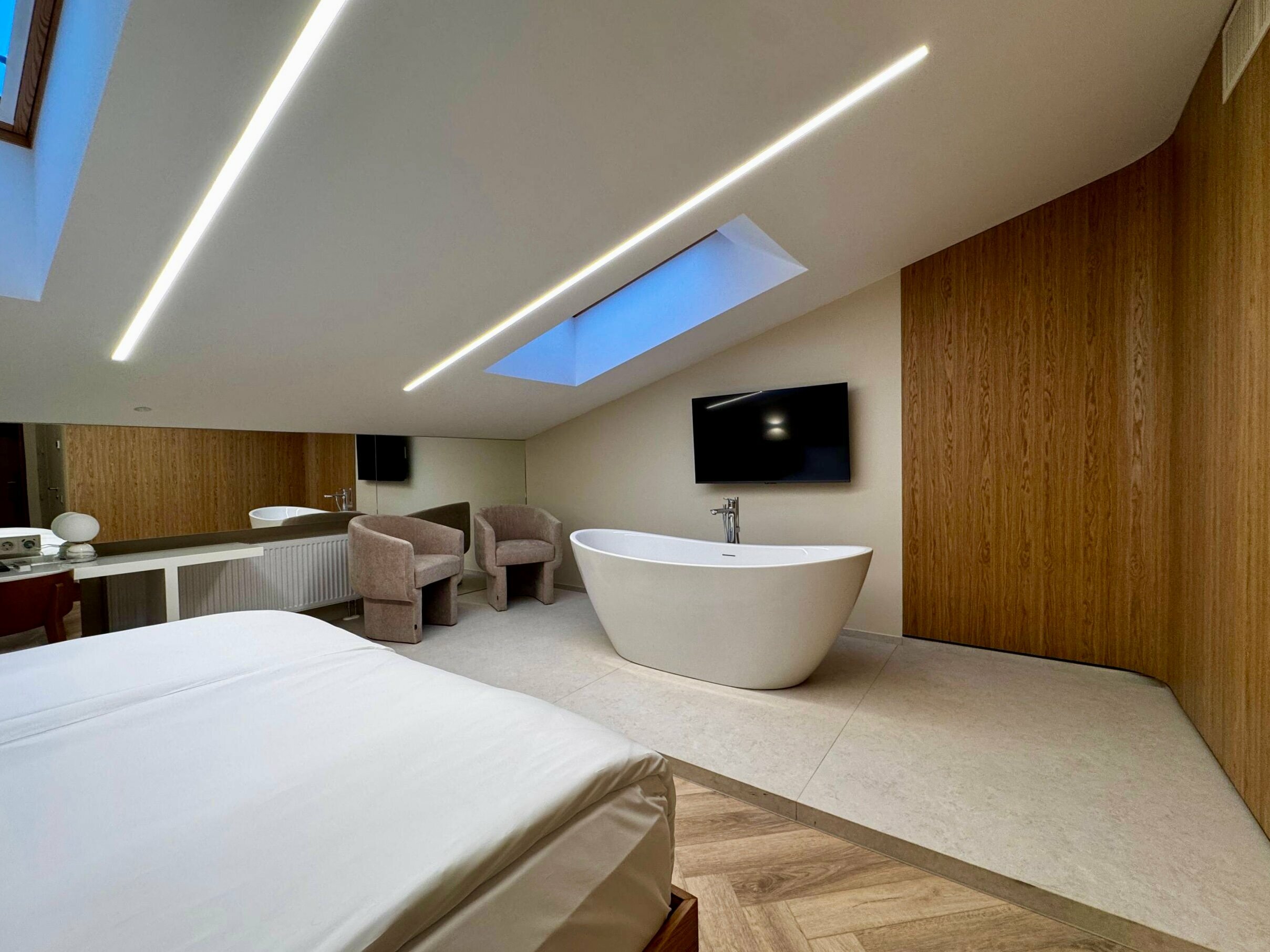 Супериор с ванной мансарда