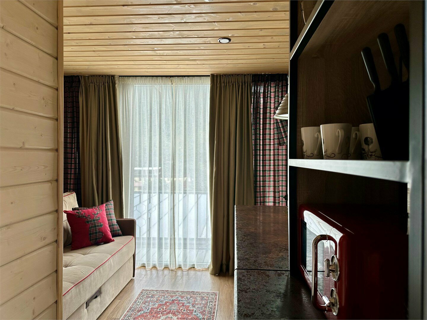 Семейный номер с видом на горы