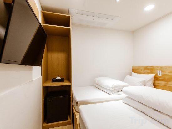 Economy Twin Room with No Window