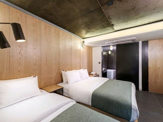 Deluxe Twin Room