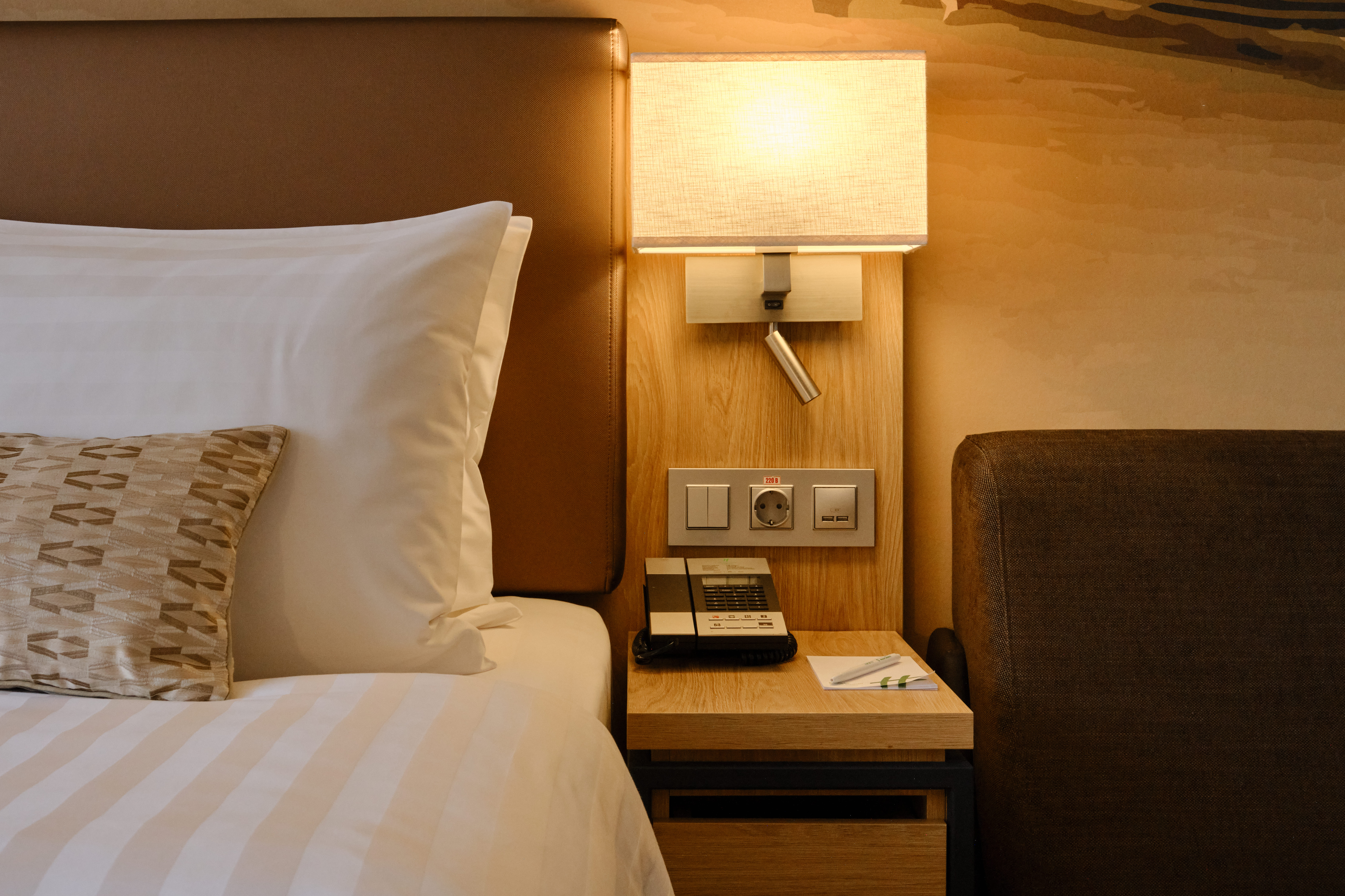 Стандартный номер с двумя односпальными кроватями и софой