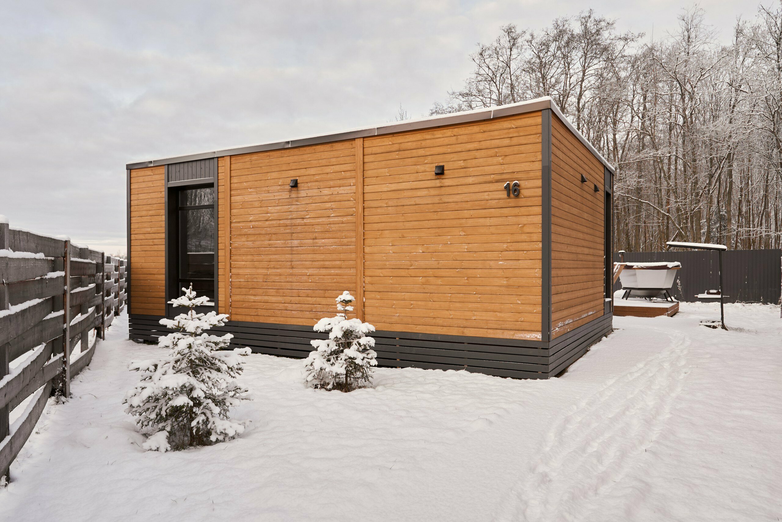 Коттедж с двумя спальнями  и чаном (растопка чана не включена в стоимость)