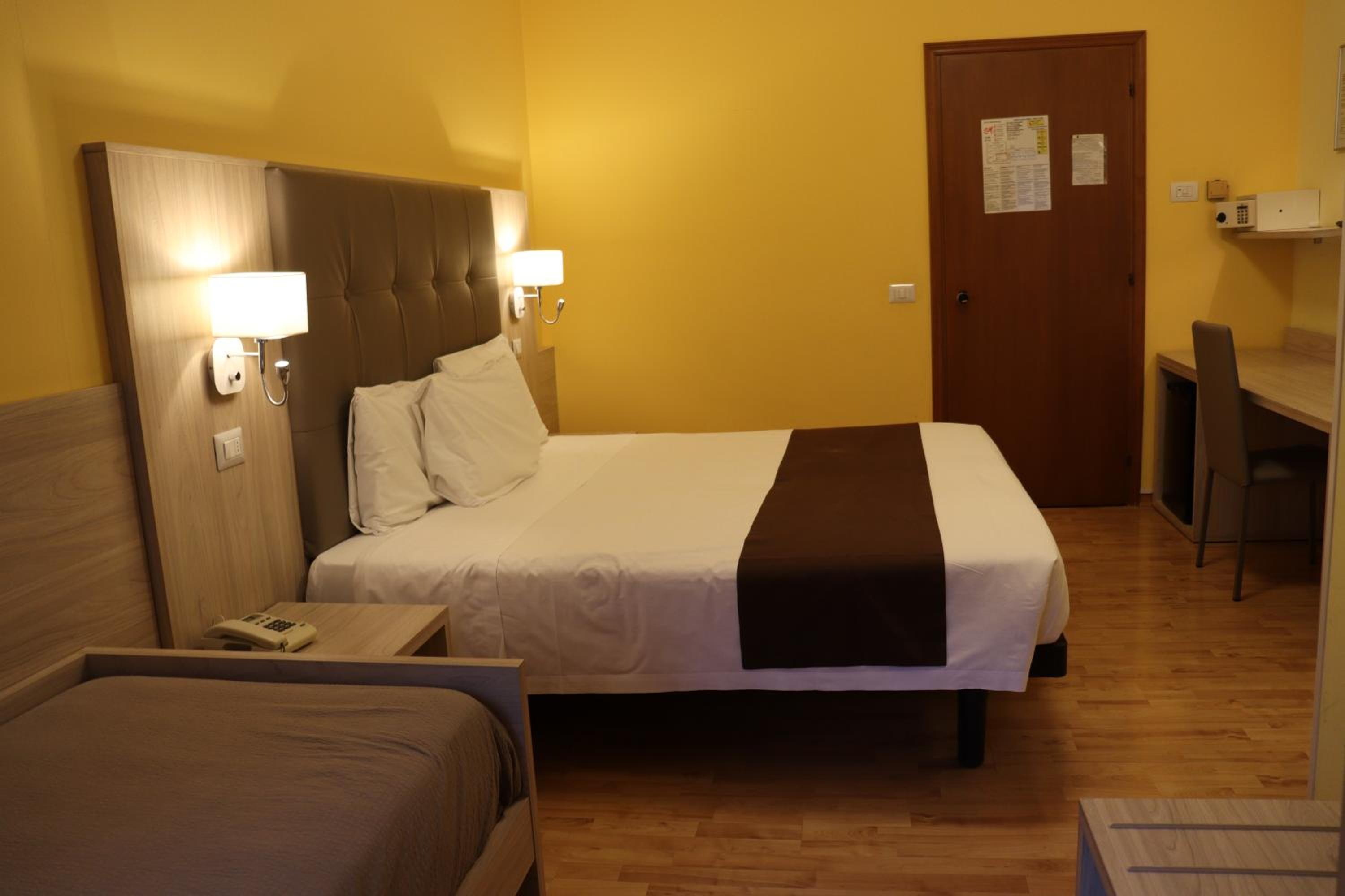 Double Room (1 Adult)