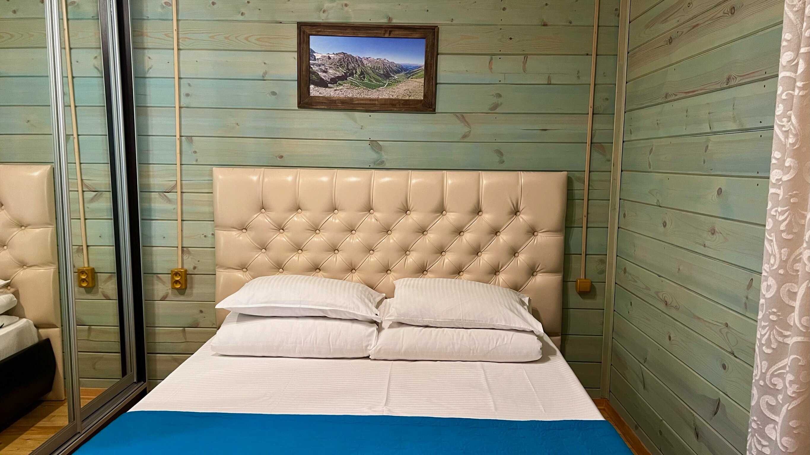 Cемейный номер с собственной ванной комнатой