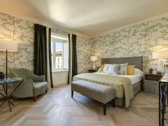 Junior Deluxe King Suite