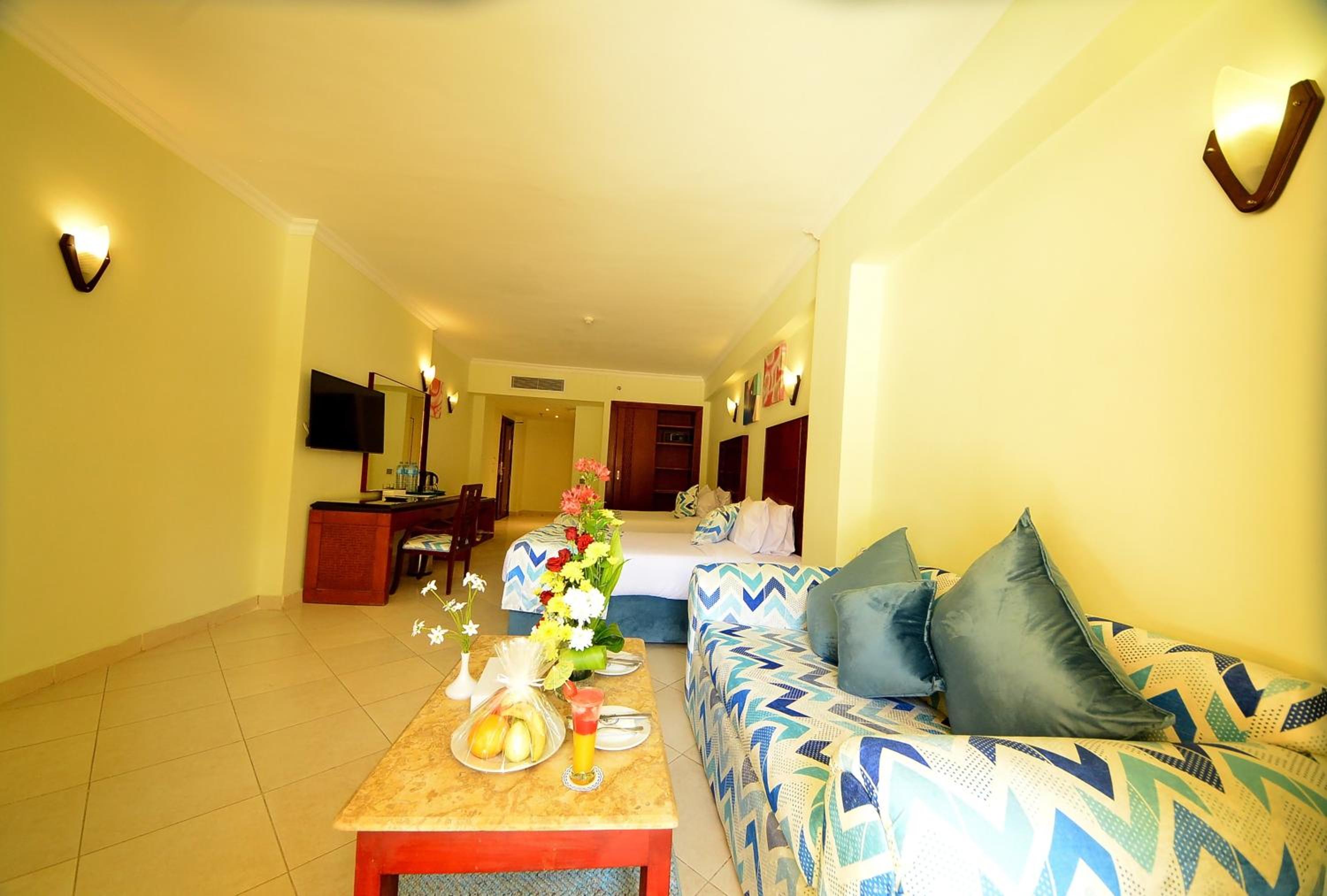 Family Room with Pool View (3 Adults)