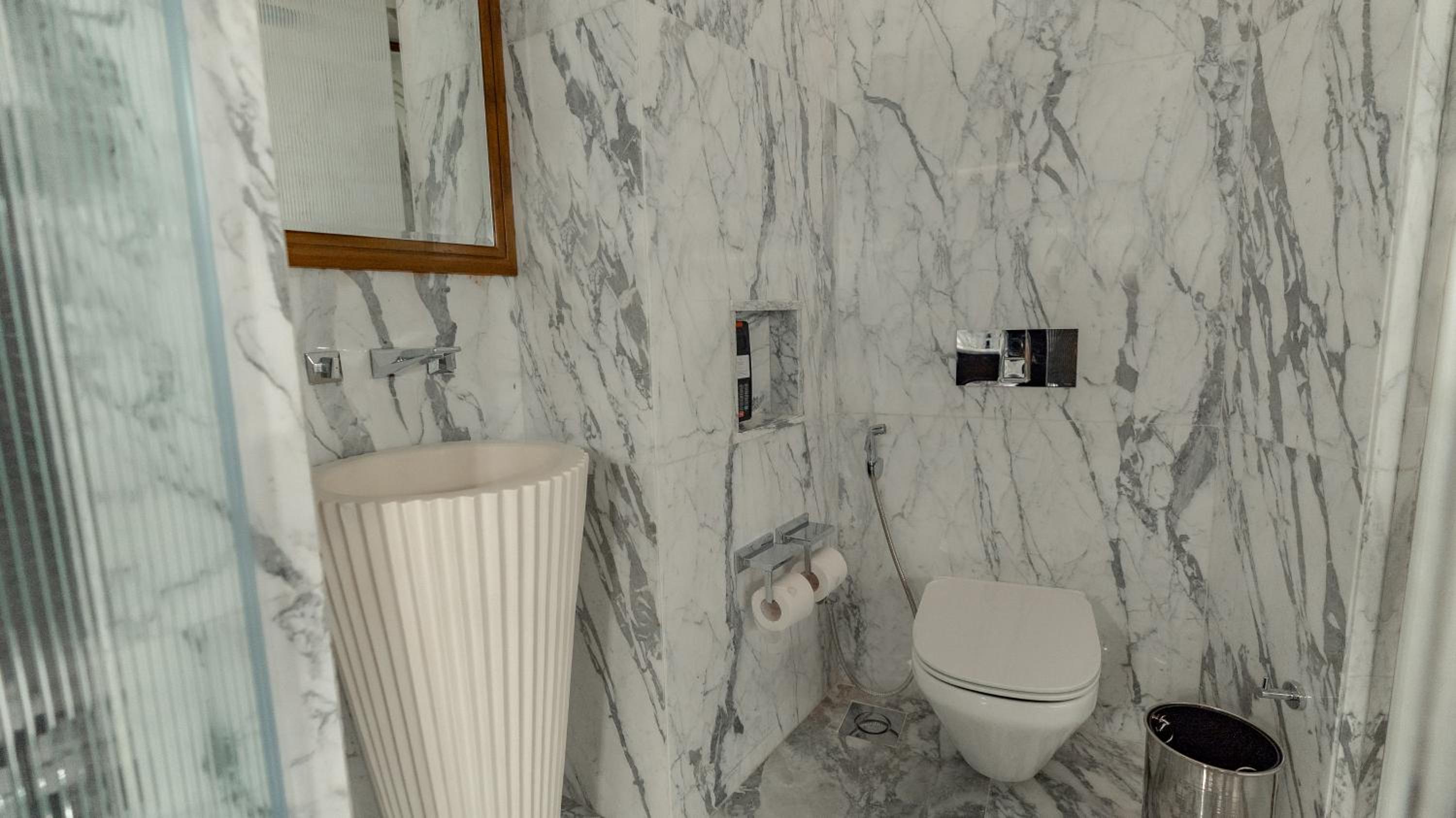 Luxury Suite with Waterfront View, Private Balcony & Luxury Hours