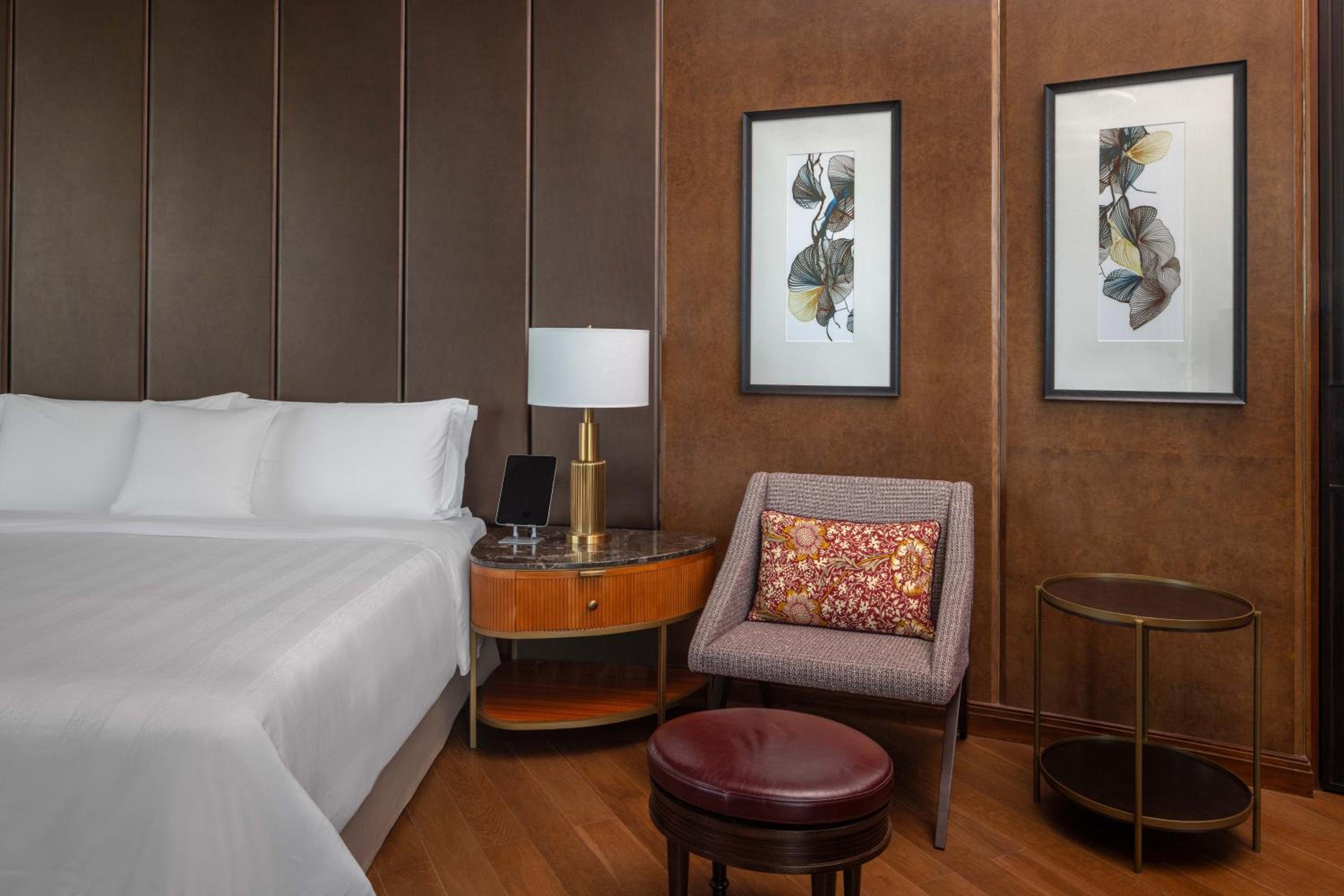 Luxury Suite with Waterfront View, Private Balcony & Luxury Hours