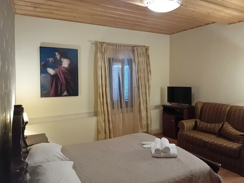 Superior Double Room, Hot Tub, City View