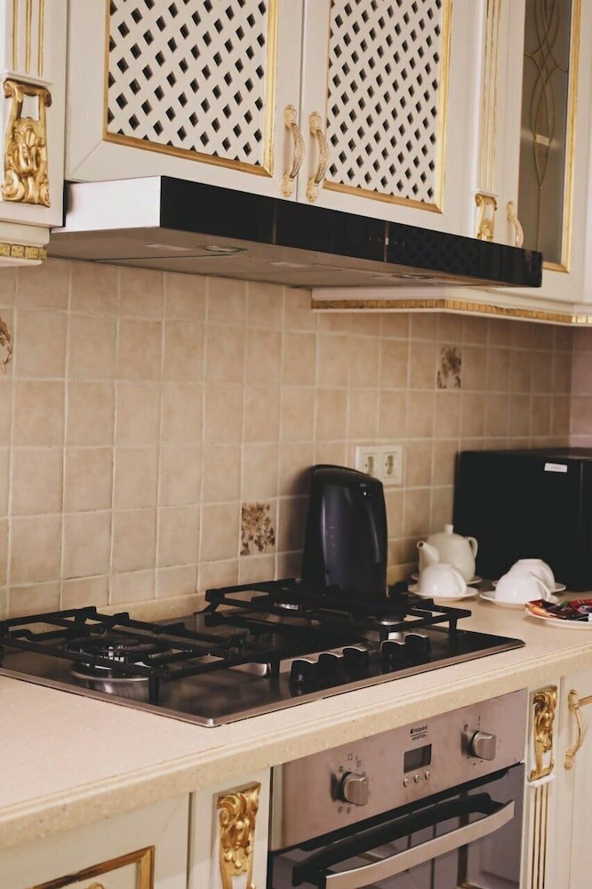 Apartment, 1 King Bed, Balcony, Garden View