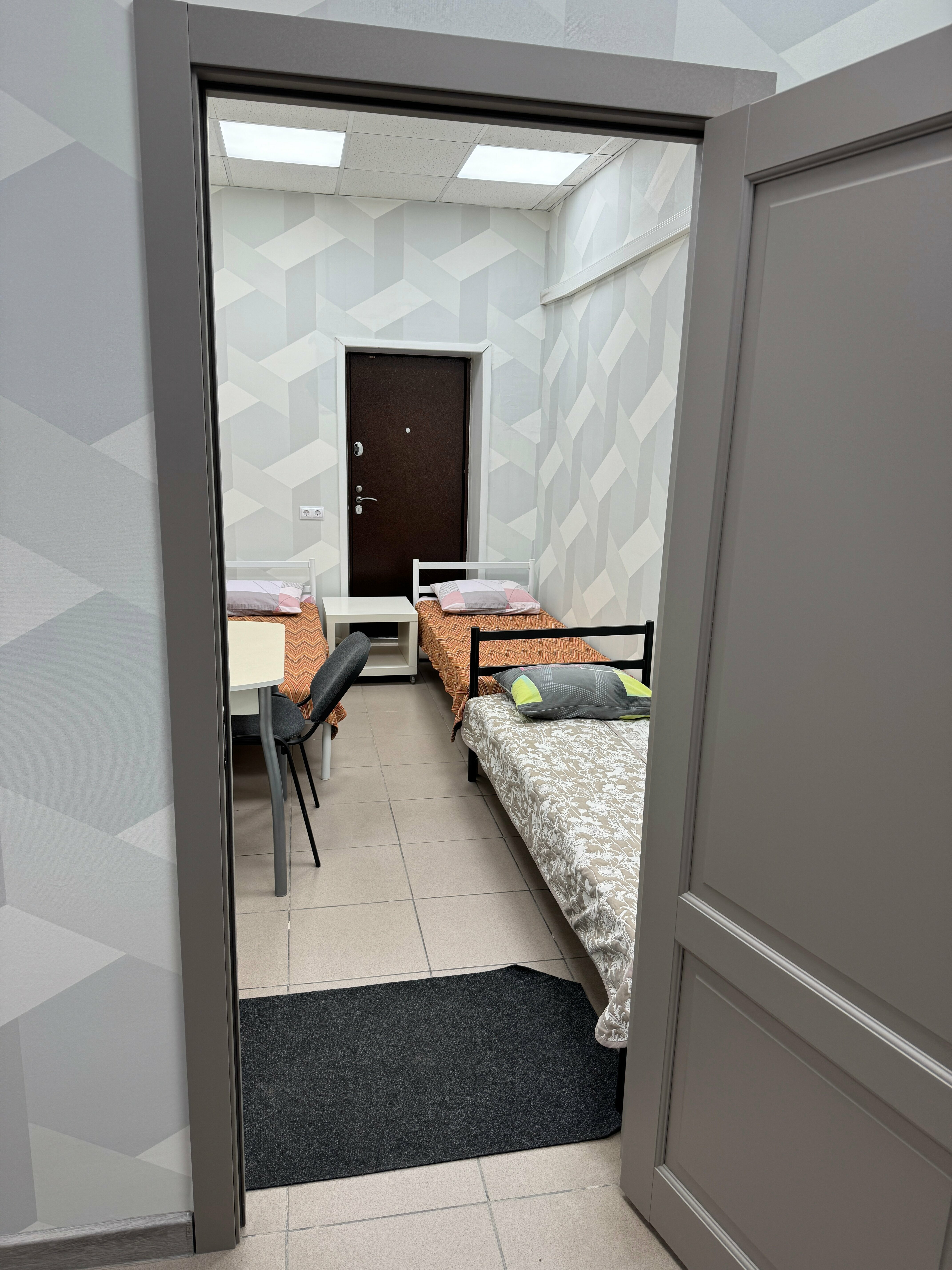 Трехместный номер без душа. Общий туалет на этаже