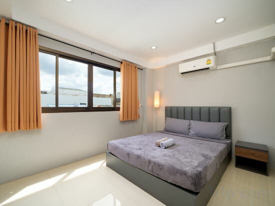 Deluxe Family Room (Private Bathroom)