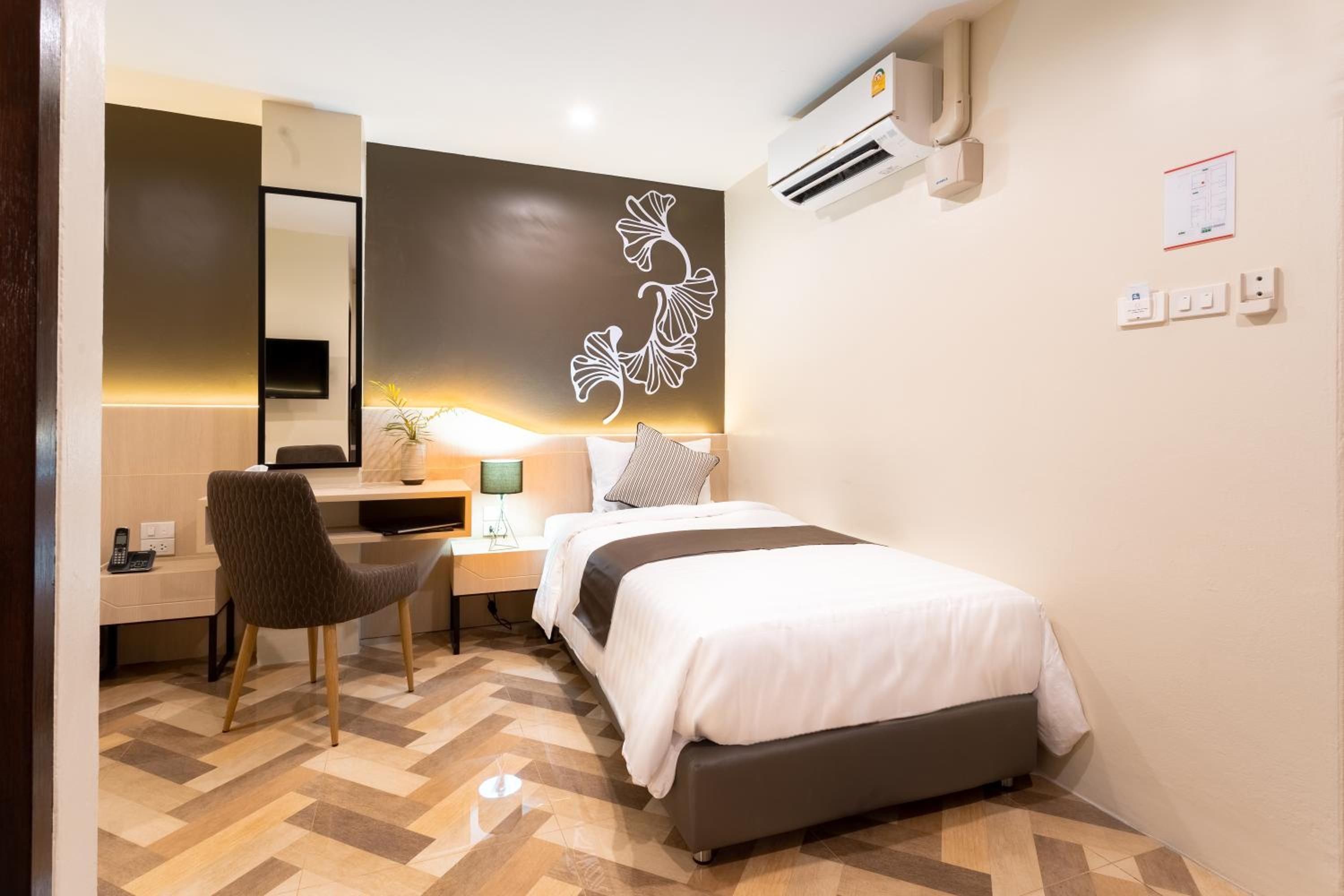Superior Twin Room with No Window