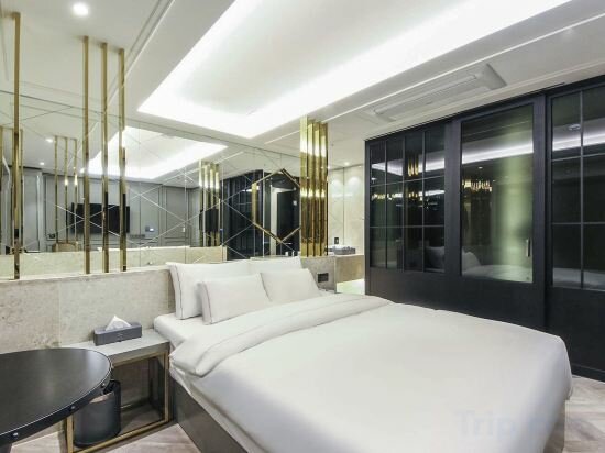 Semi Suite