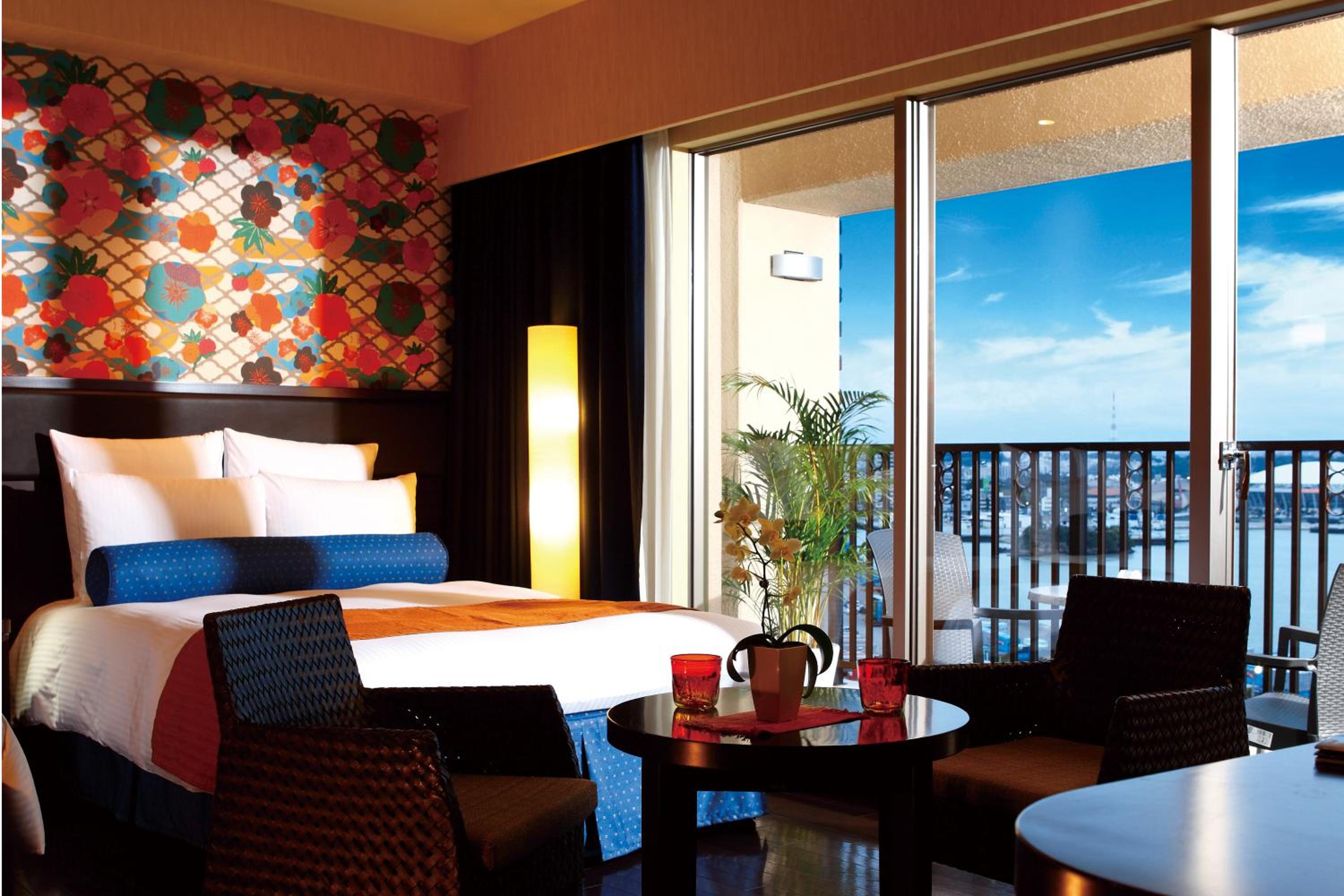 Deluxe Room with View Bath - Non-Smoking