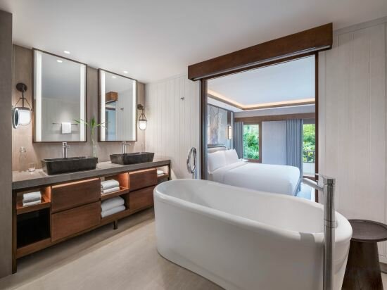 1-Bedroom Suite, 1 King Bed, Lagoon View, Lagoon Access