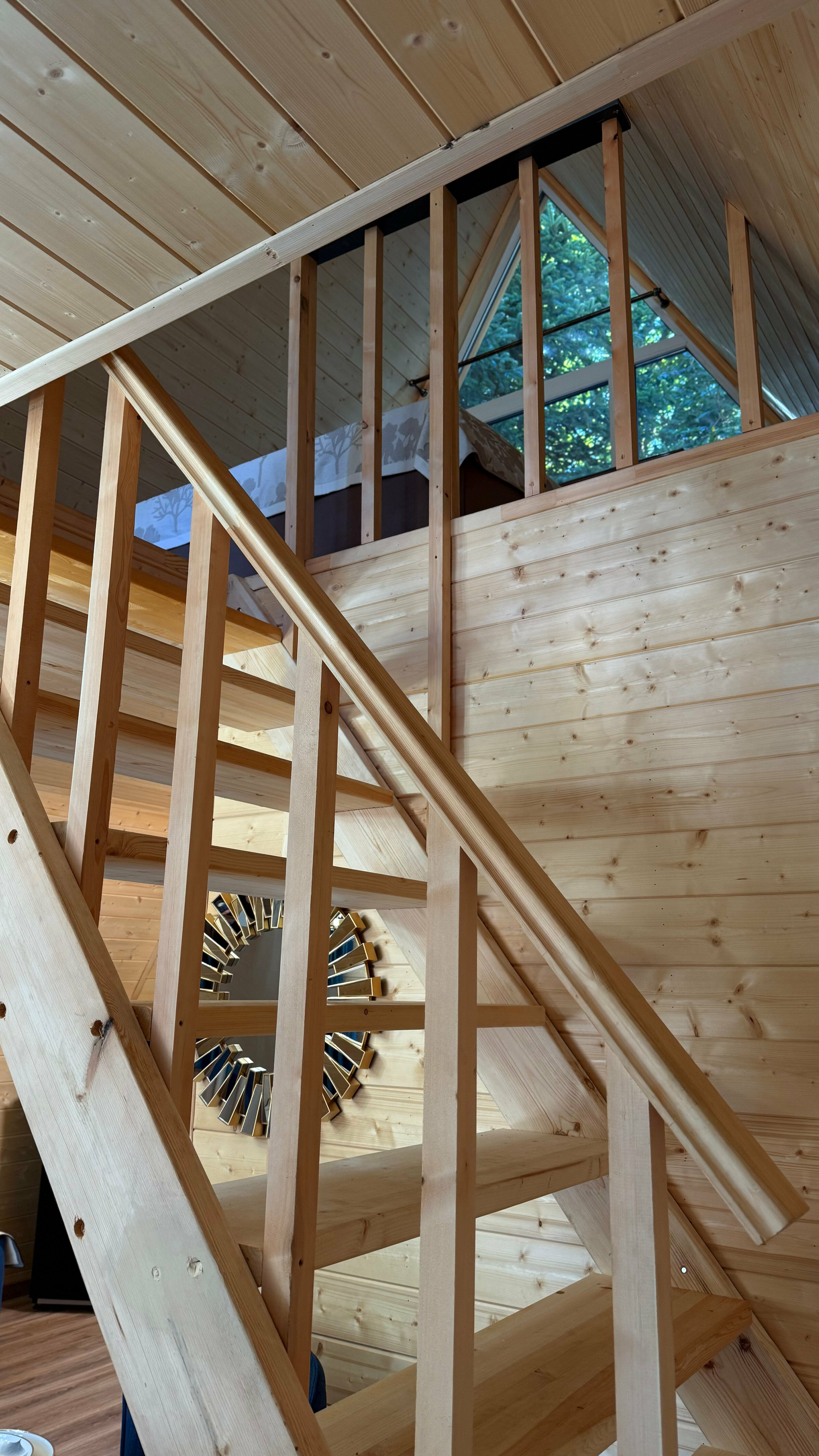 Афрейм с видом на горы и лес