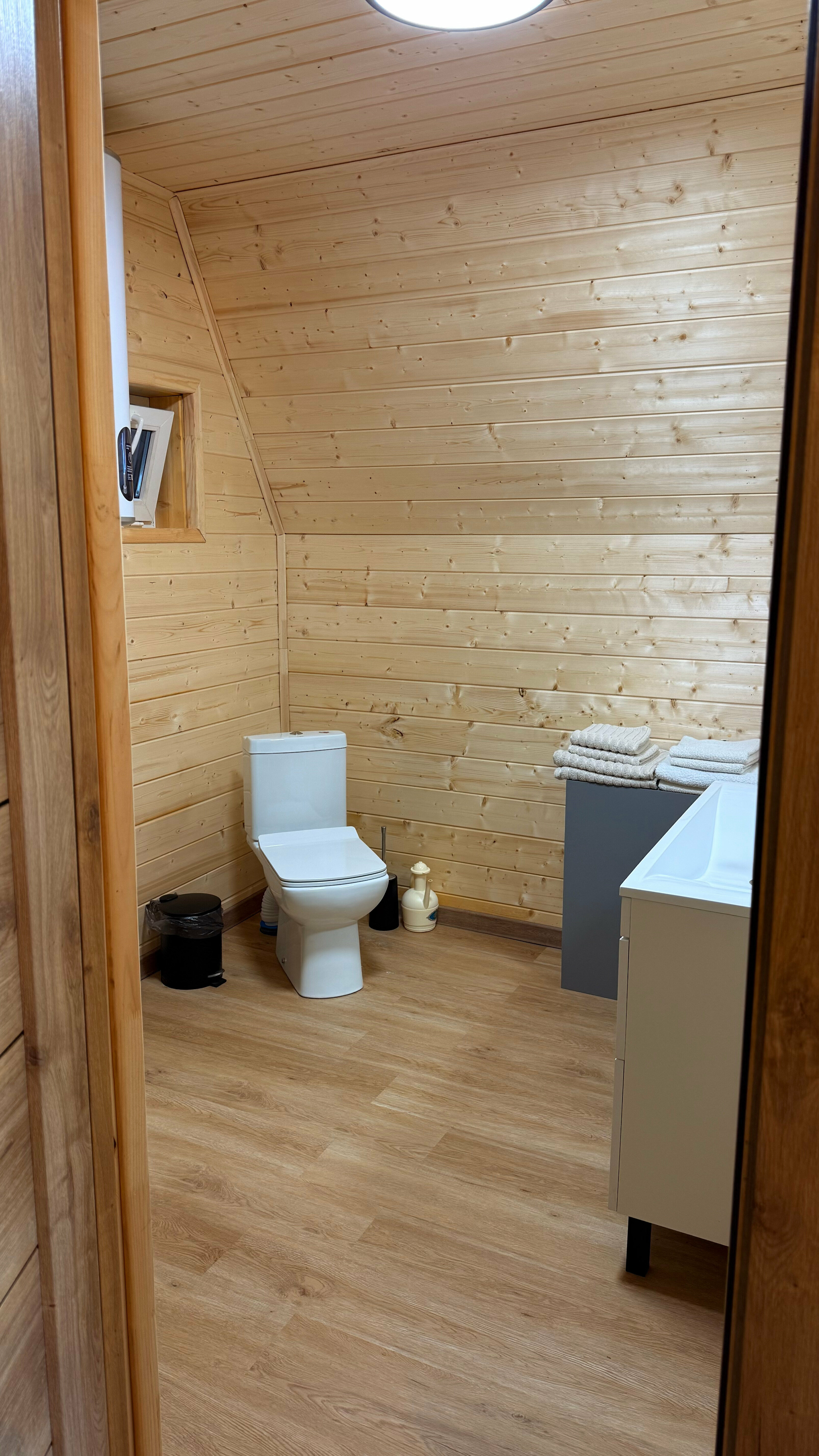 Афрейм с видом на горы и лес