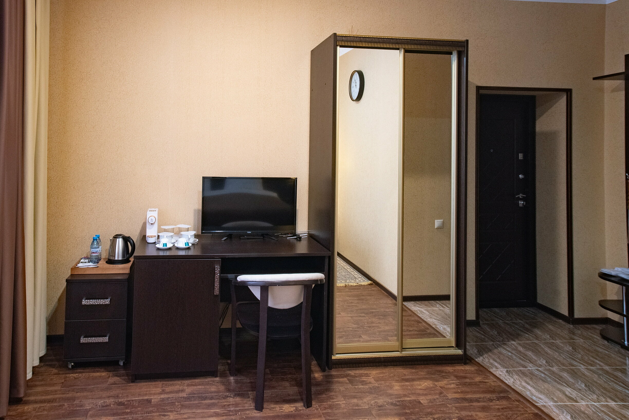 Стандартный двухместный номер с двуспальной кроватью и видом на горы