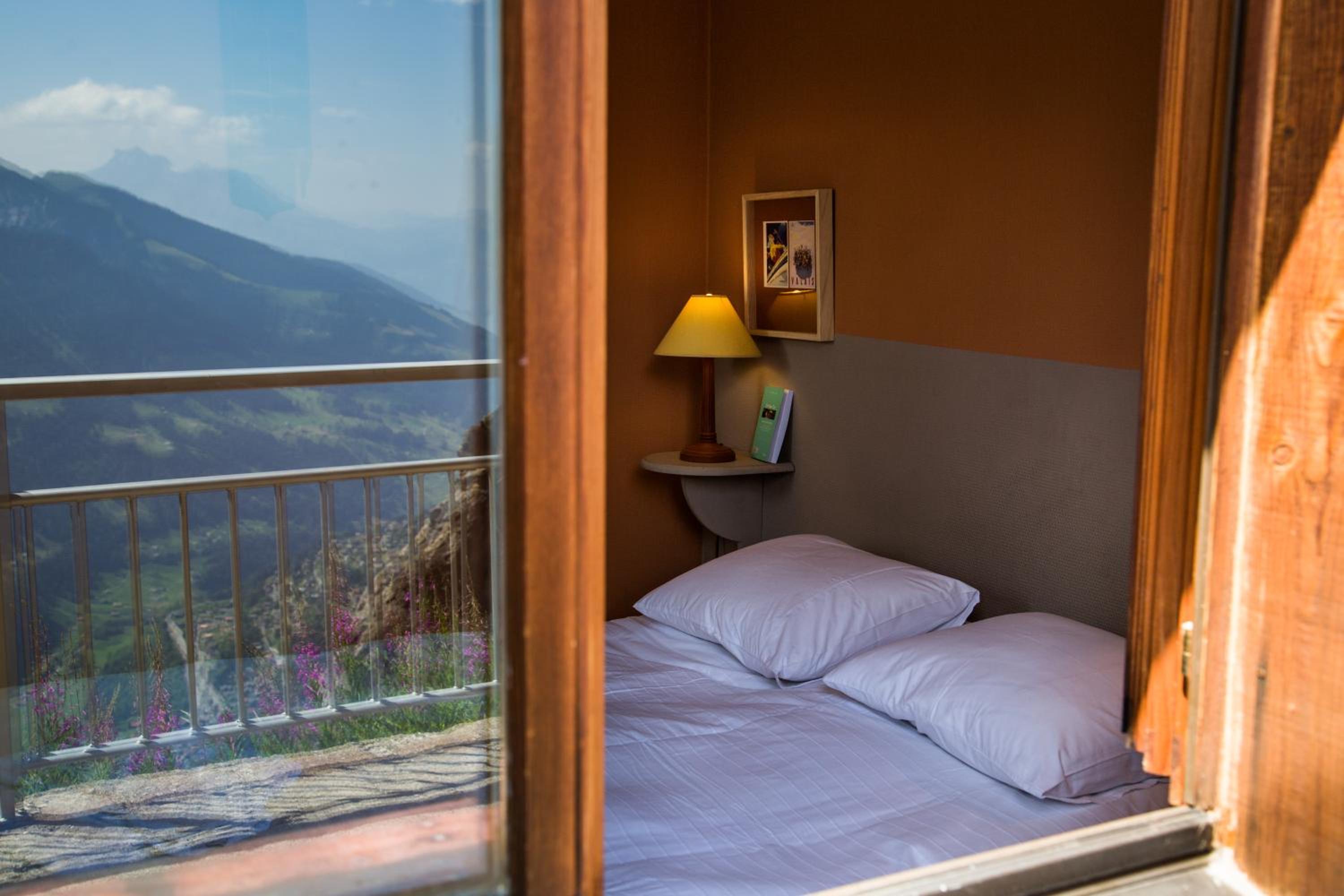 Family Room (2 Adults + 2 Children)