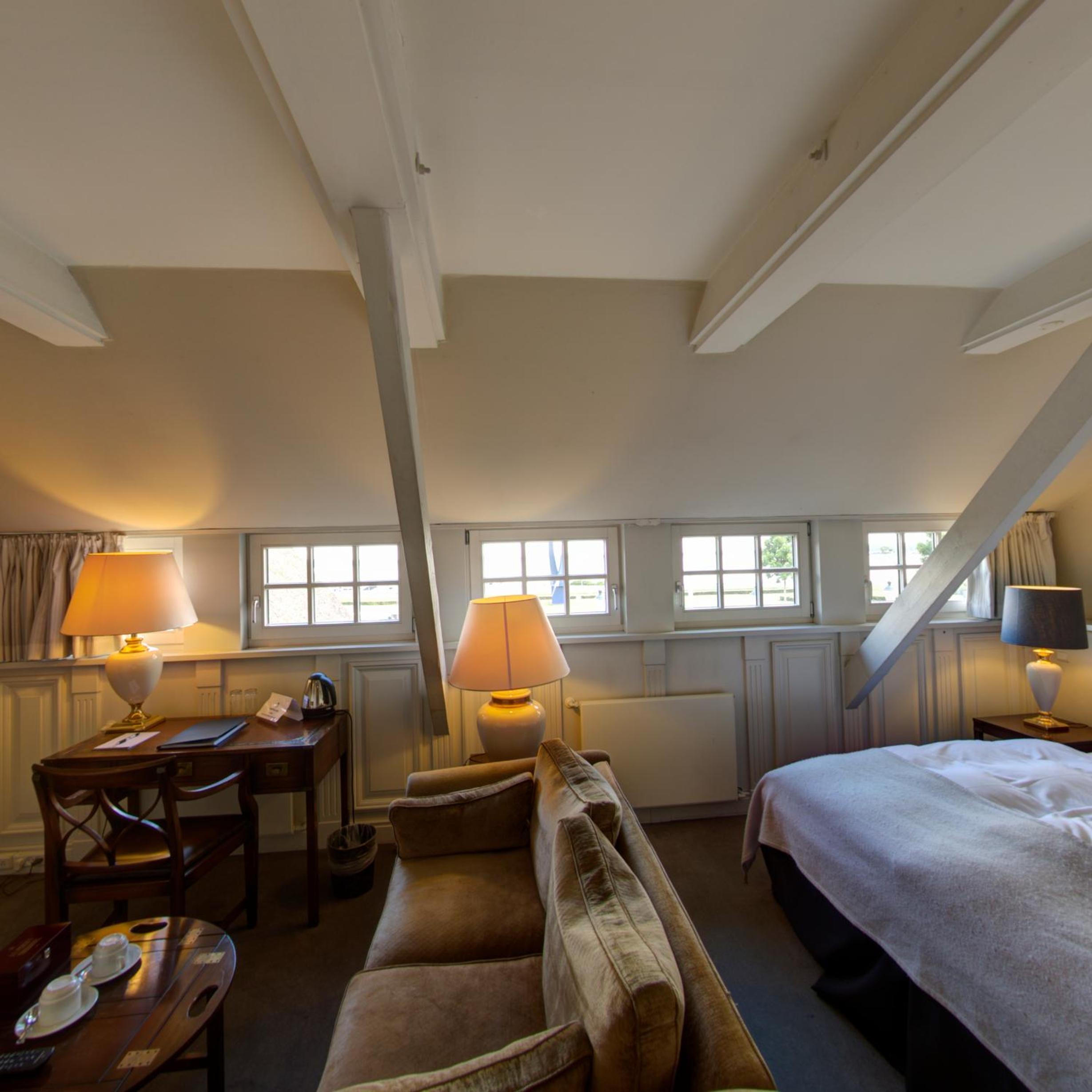 Family Junior Suite (2 Adults + 1 Children)