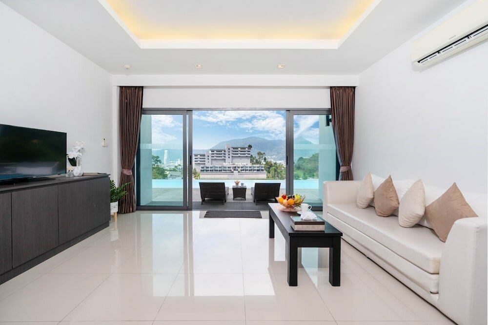 One Bedroom Pool Access Seaview