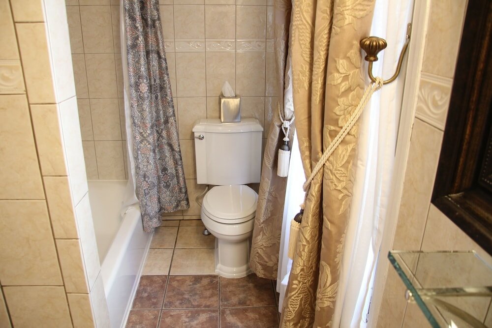 Luxury Room 201 Main House