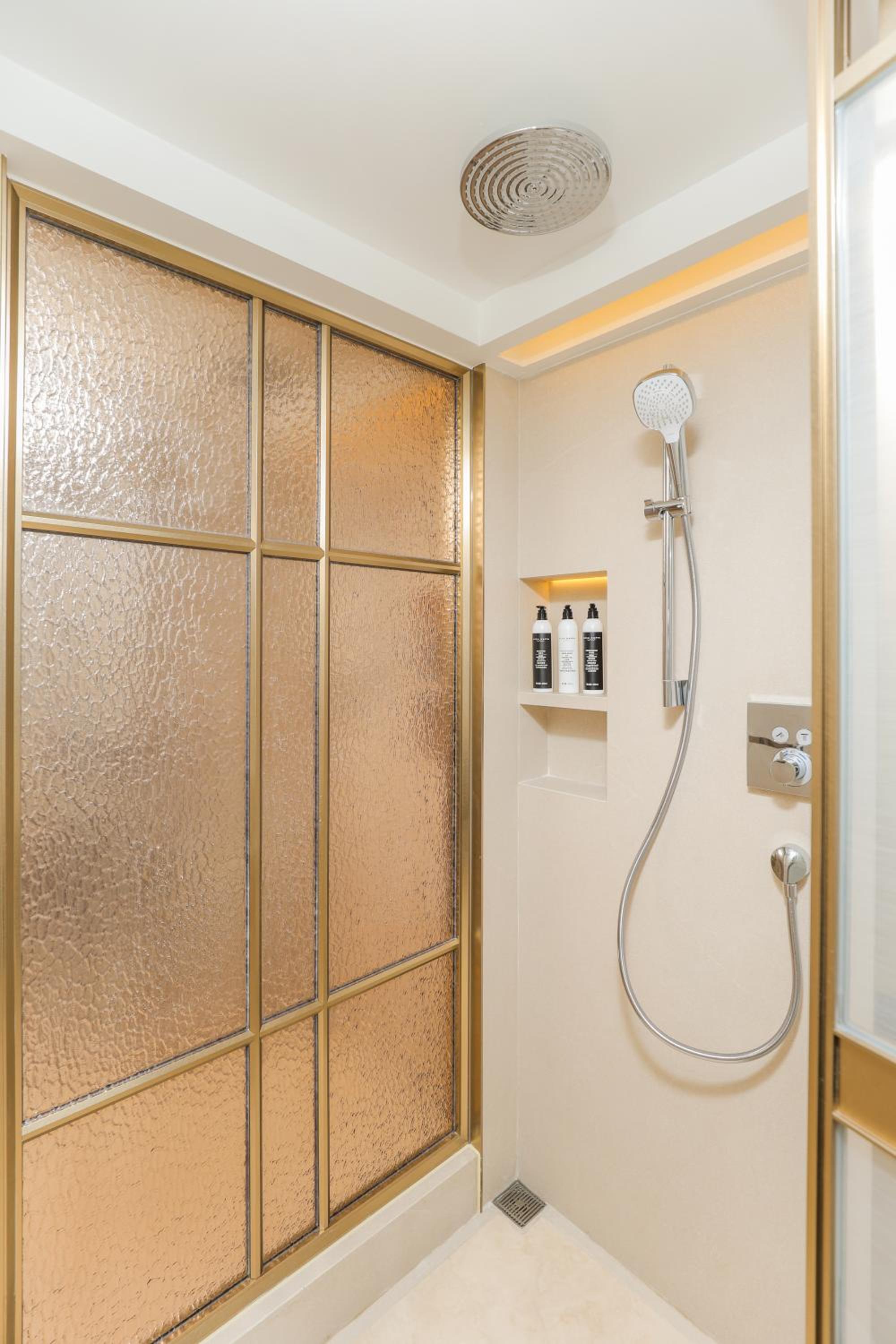 Jinling Tower Harmonious Charm Deluxe King Room(Upgraded)