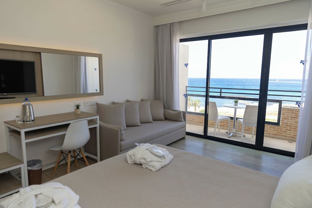 Deluxe Twin/Double Front Sea View room