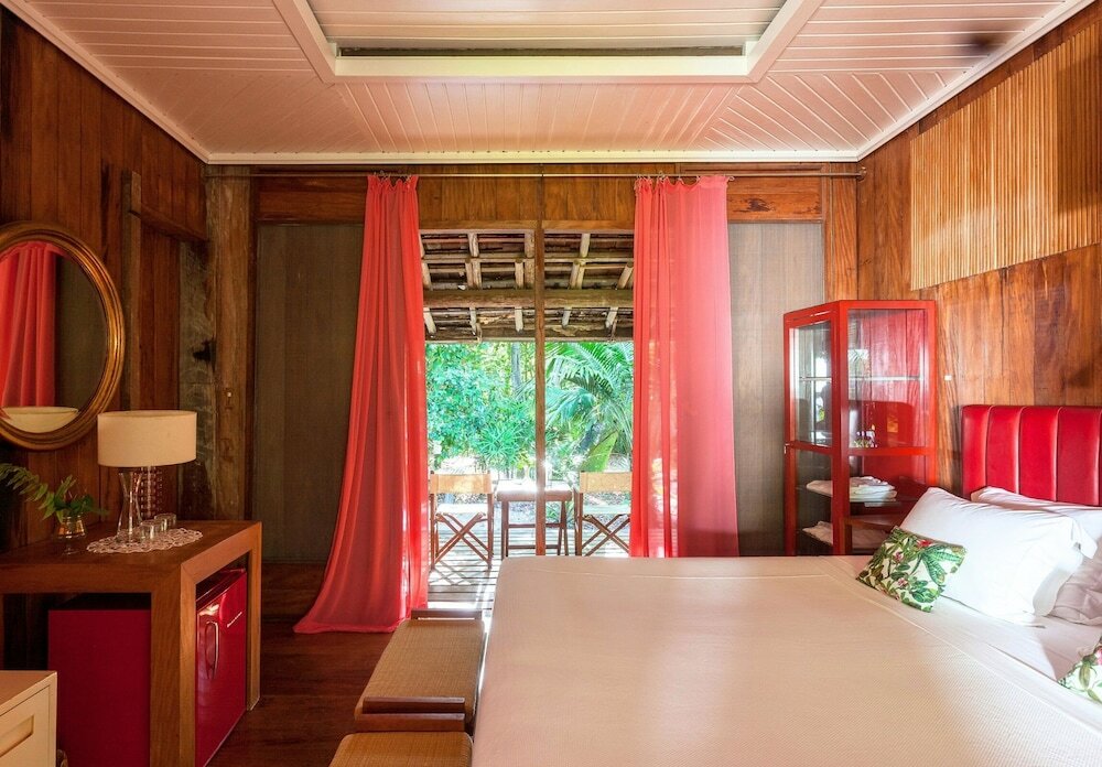 Deluxe Studio Suite, 1 Queen Bed, Patio, Garden View