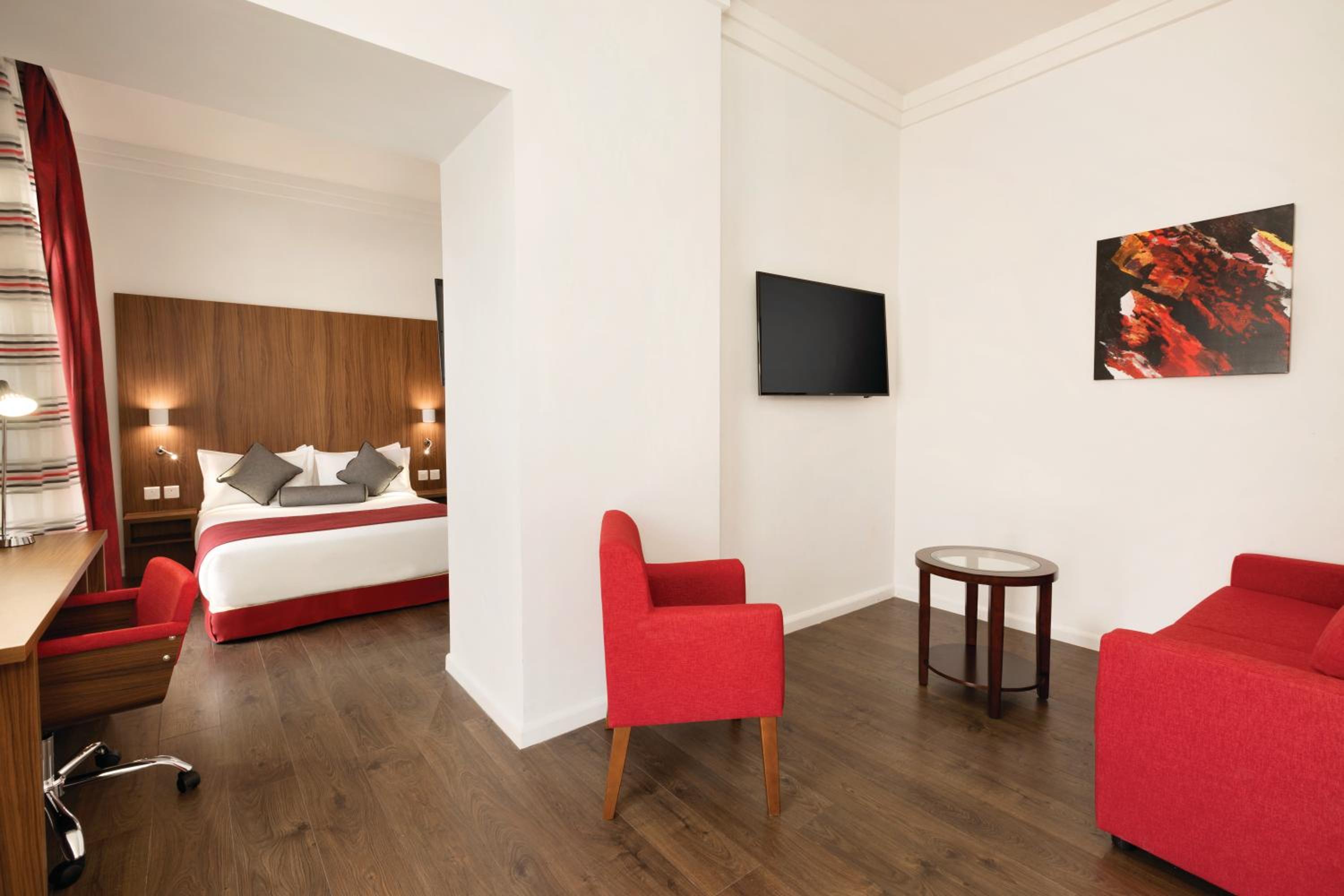 Queen Suite - Non-Smoking