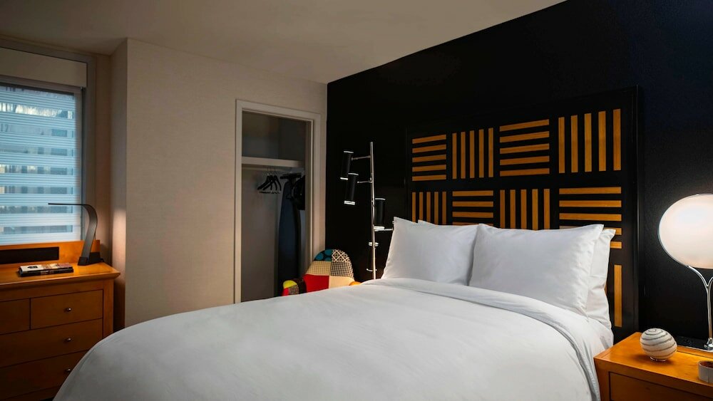 Standard Room, 1 King Bed, Non Smoking (Hearing Accessible)