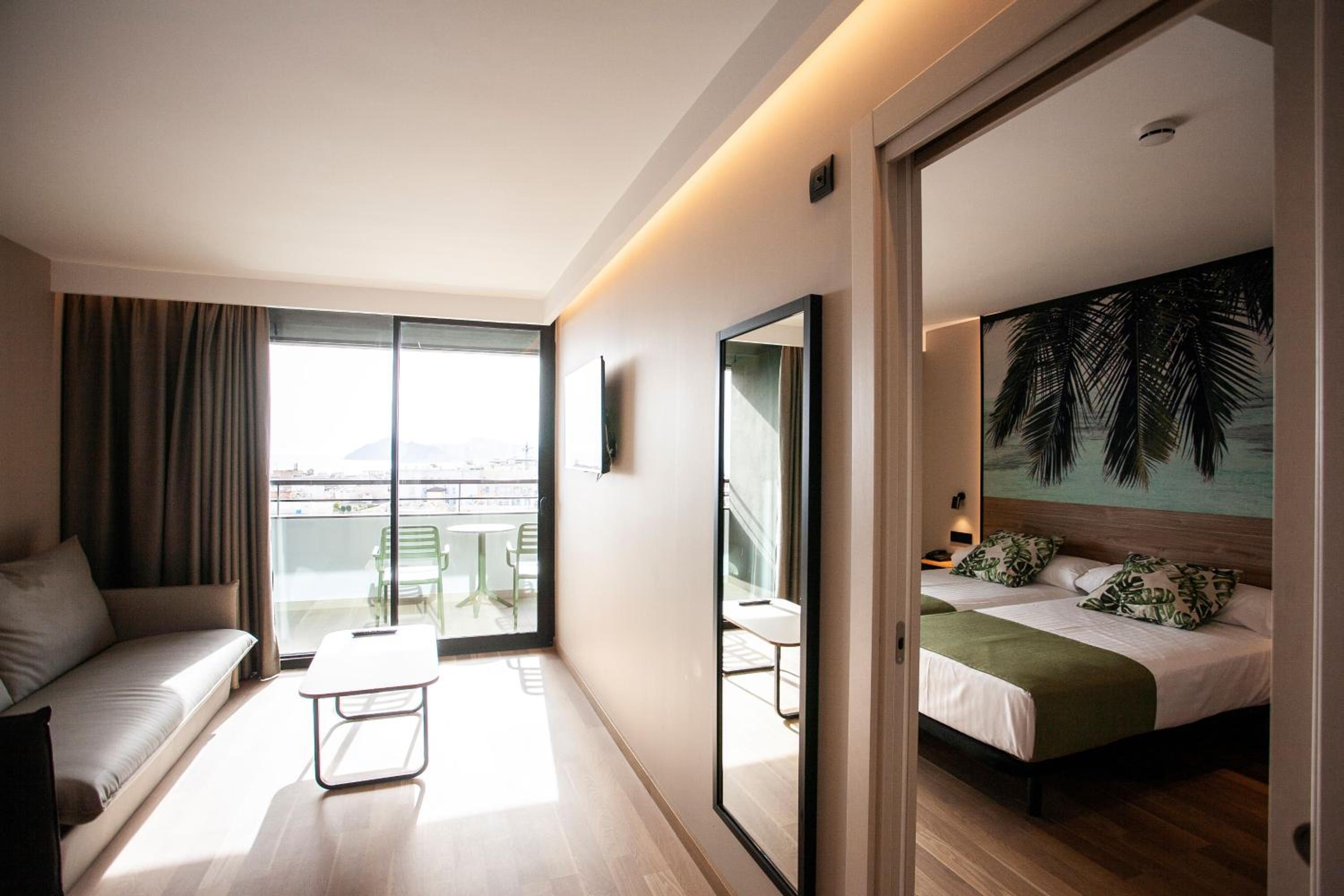 Deluxe Double Room (3 Adults + 1 Child)