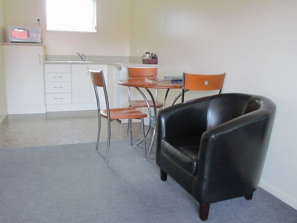 Queen & Single Studio Apartment (10)